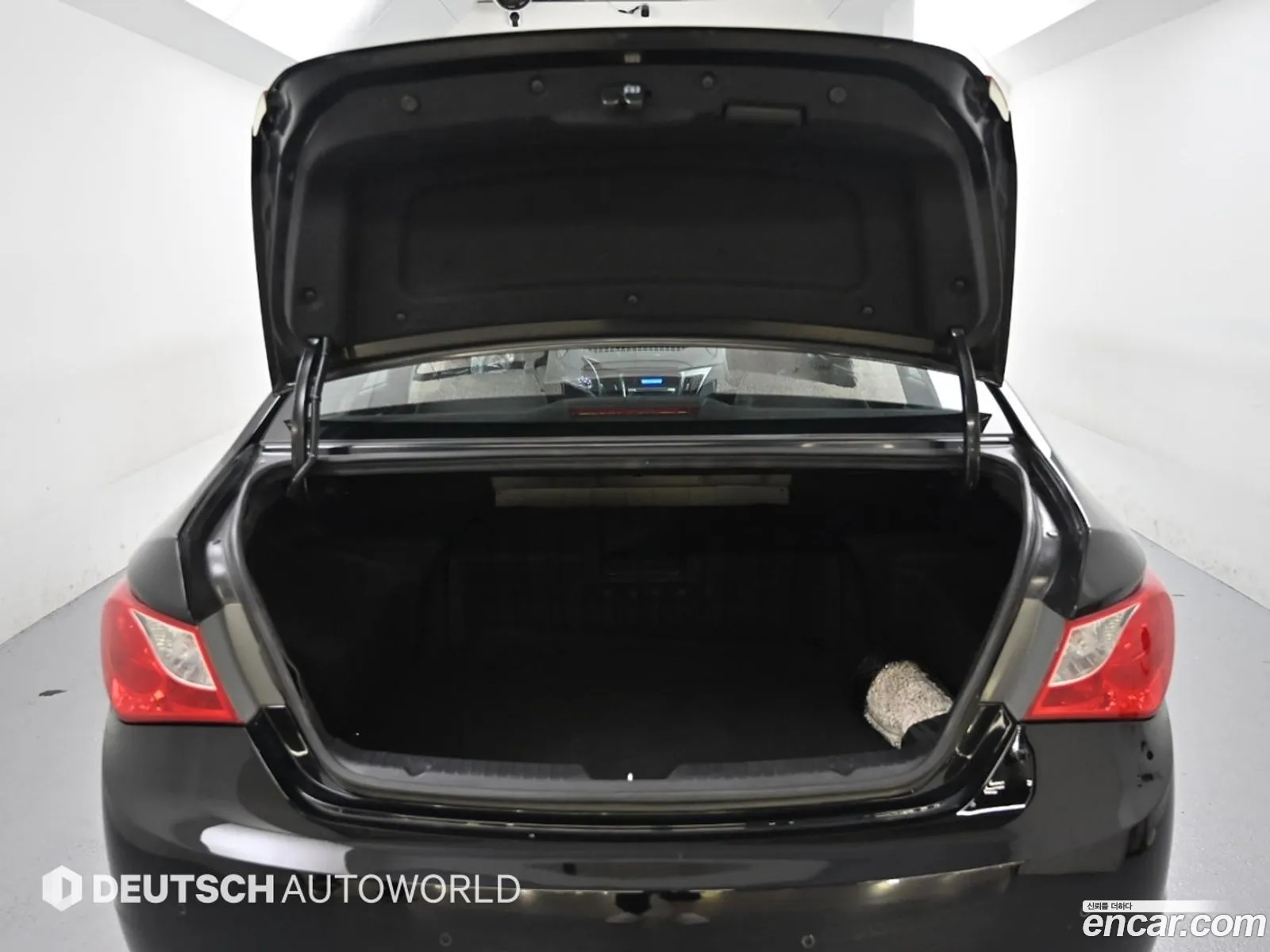 Hyundai YF Sonata 2012 — 17