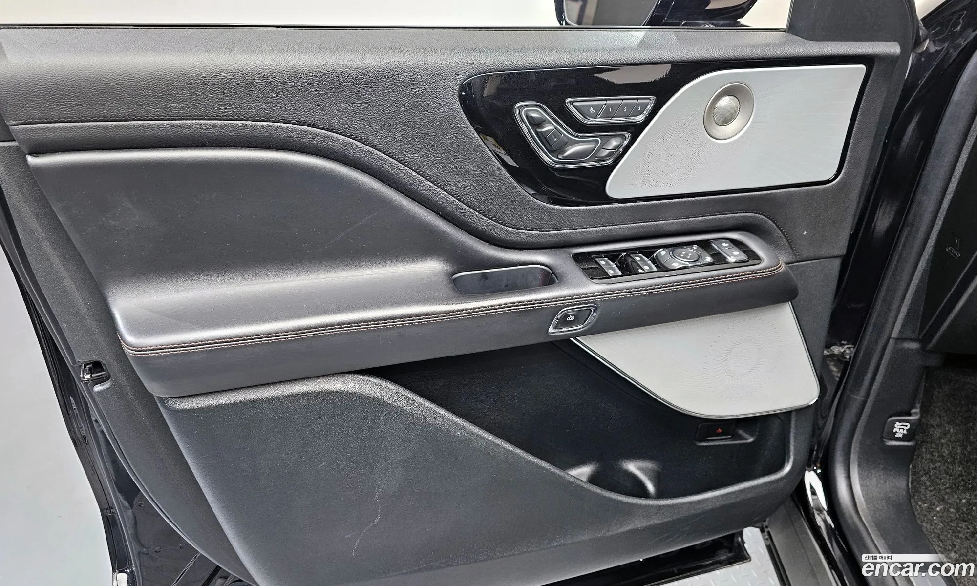 Lincoln Aviator 2021 5LM5J7XC9MGL08656 — 20