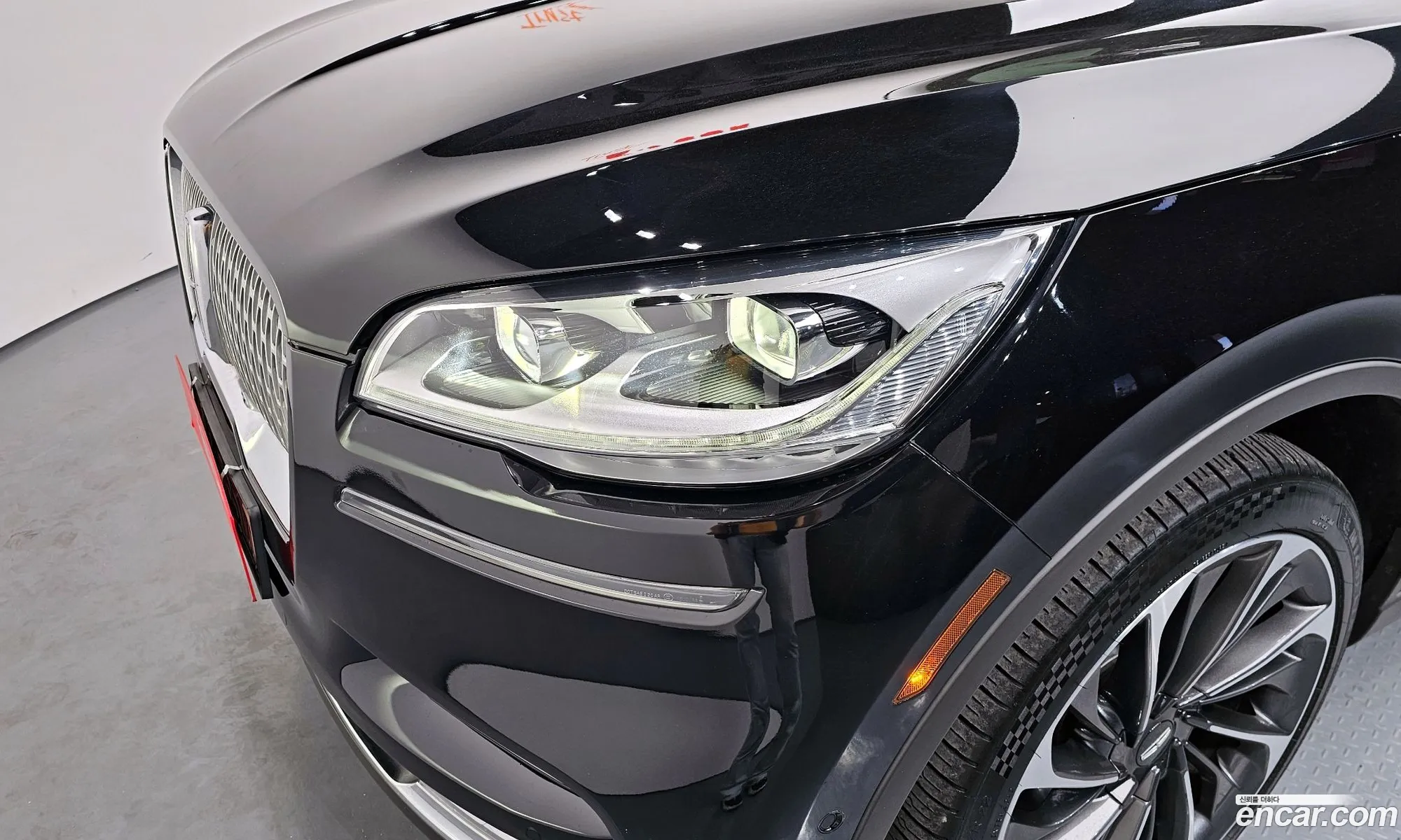 Lincoln Aviator 2021 5LM5J7XC9MGL08656 — 24