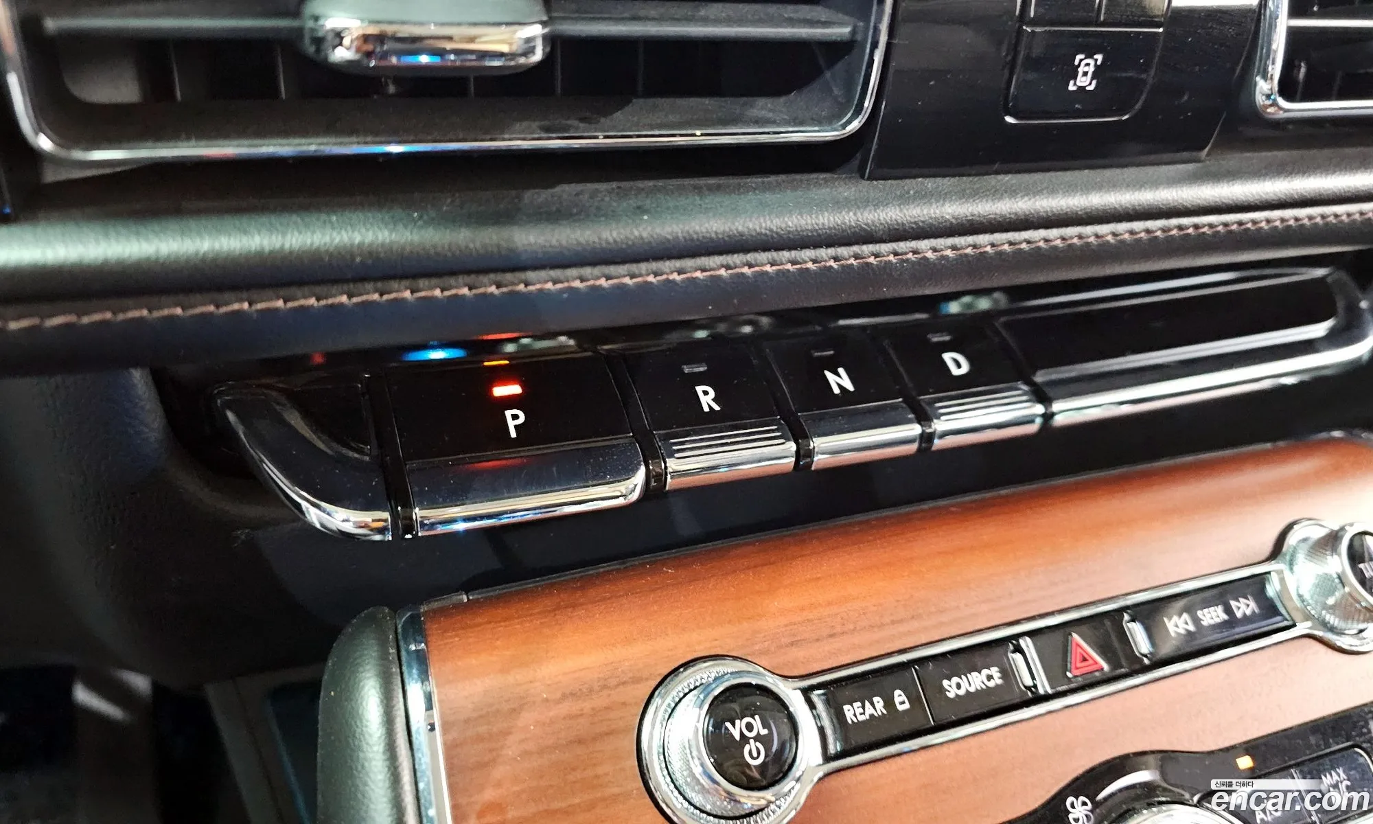 Lincoln Aviator 2021 5LM5J7XC9MGL08656 — 23