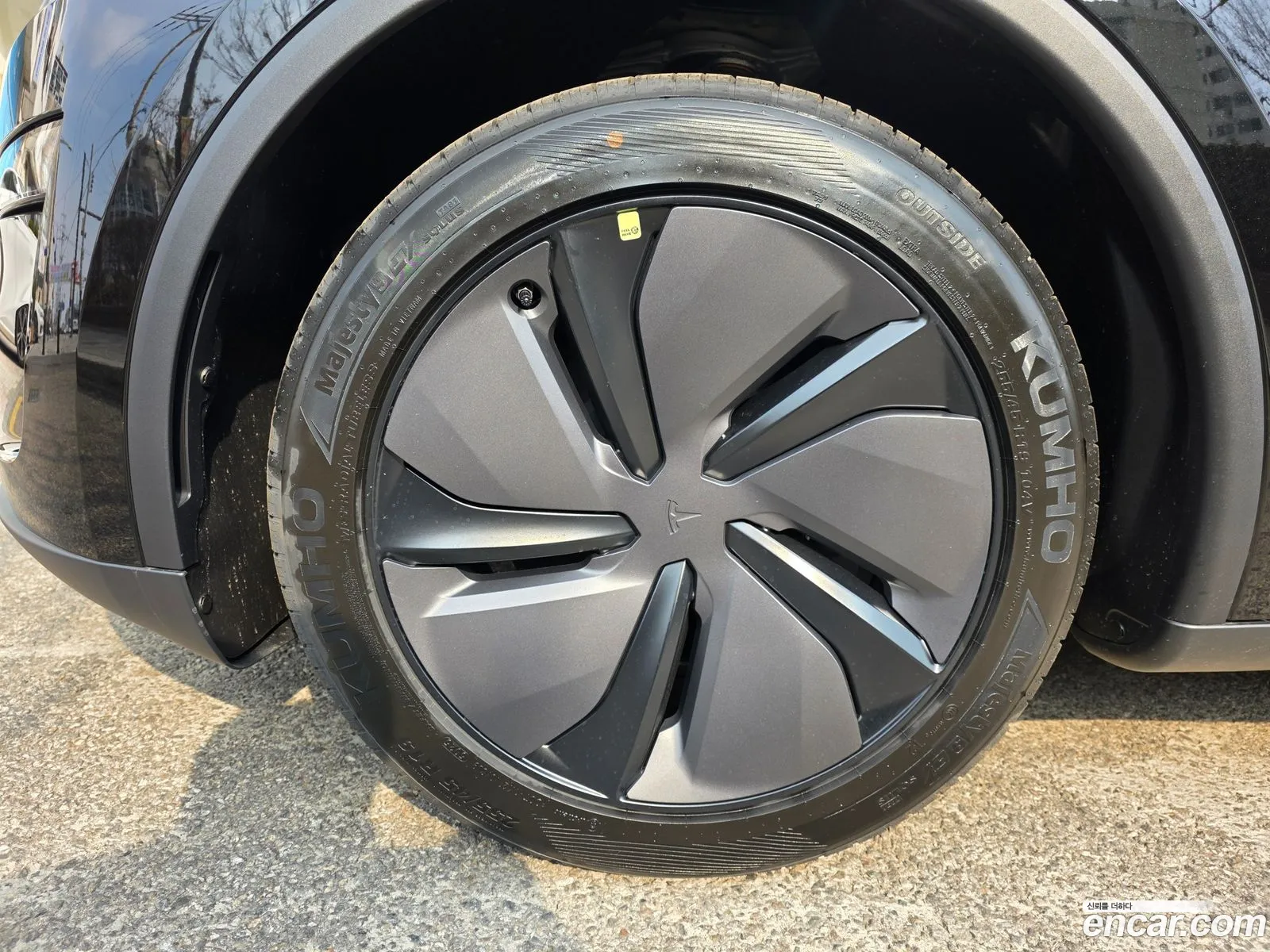 Tesla Model Y 2026 — 4
