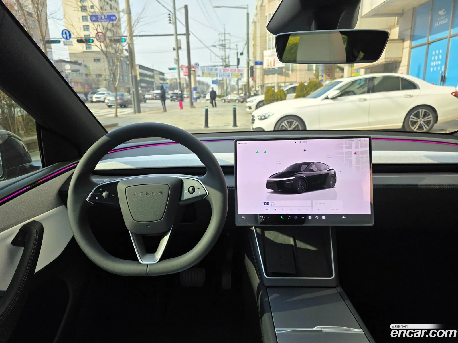 Tesla Model Y 2026 — 17