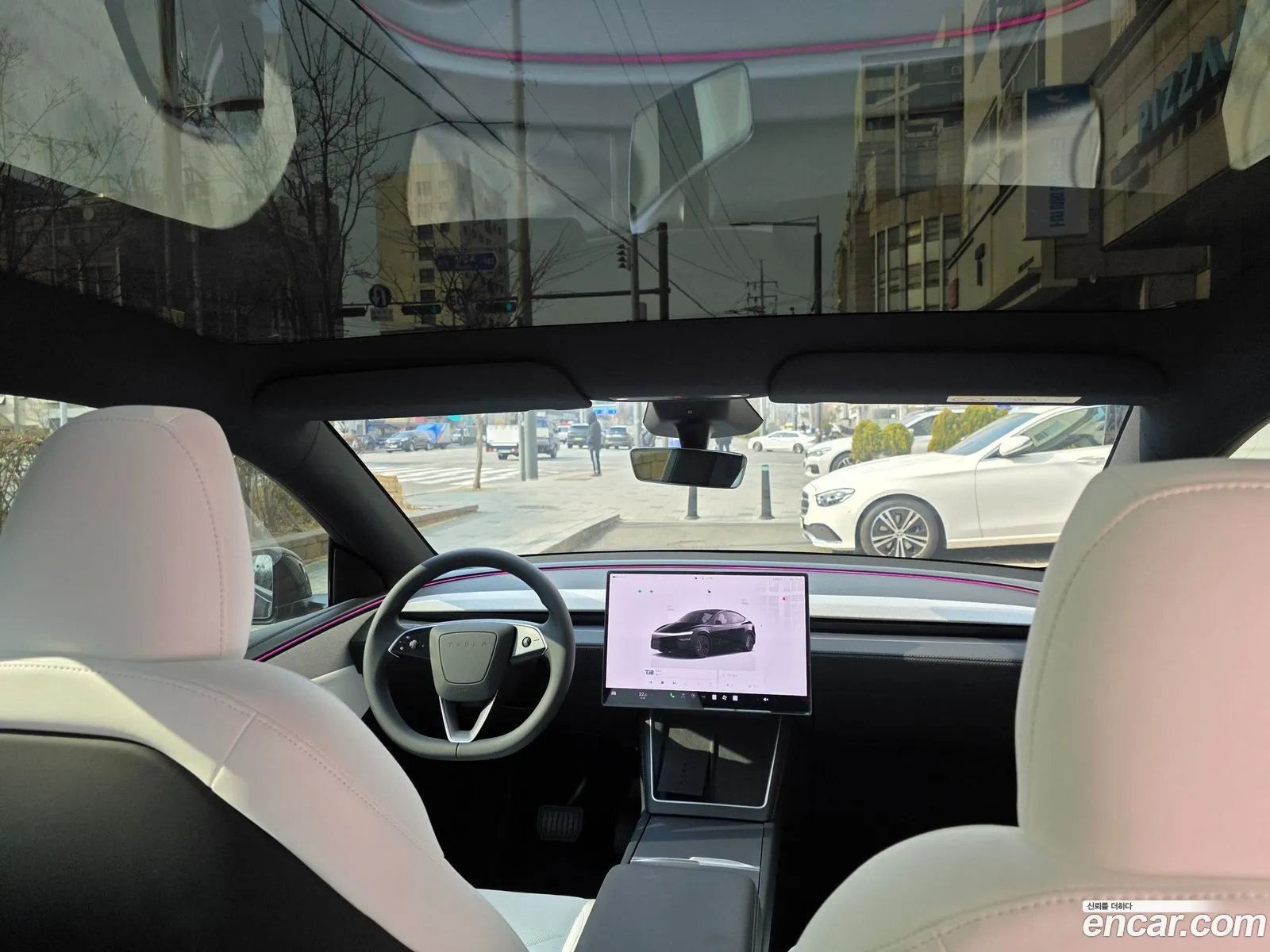Tesla Model Y 2026 — 14