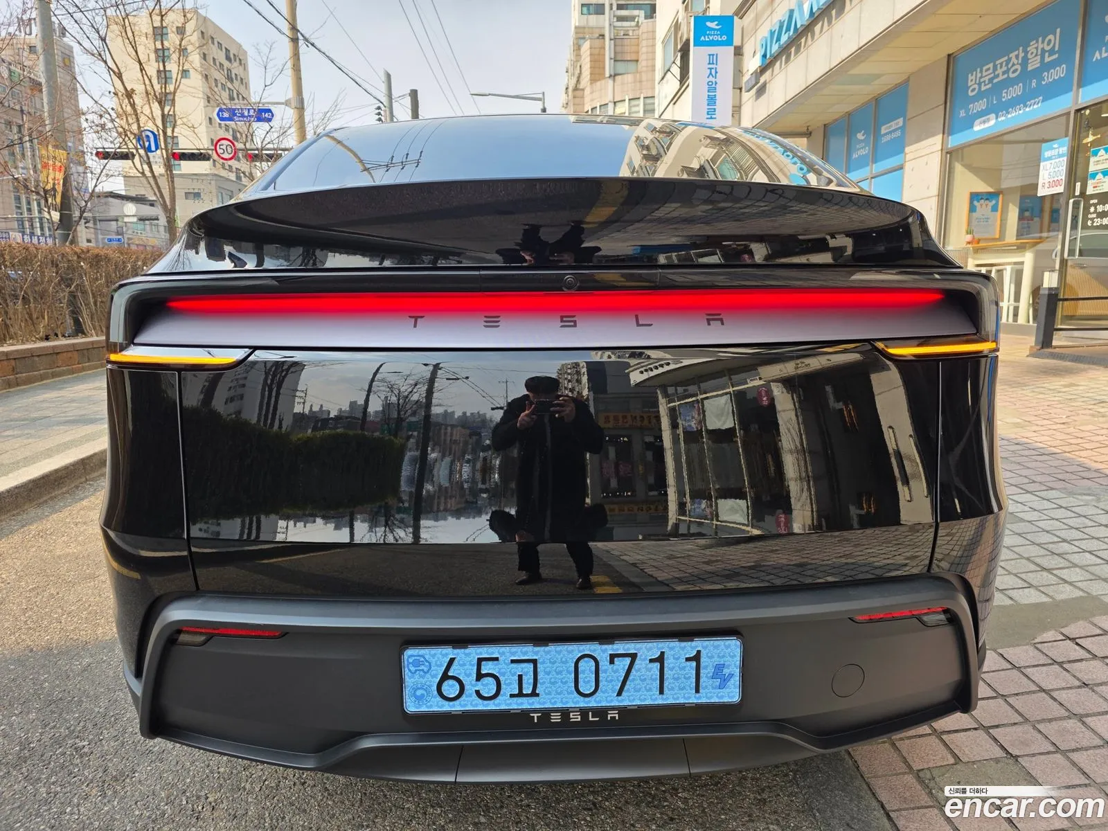 Tesla Model Y 2026 — 18