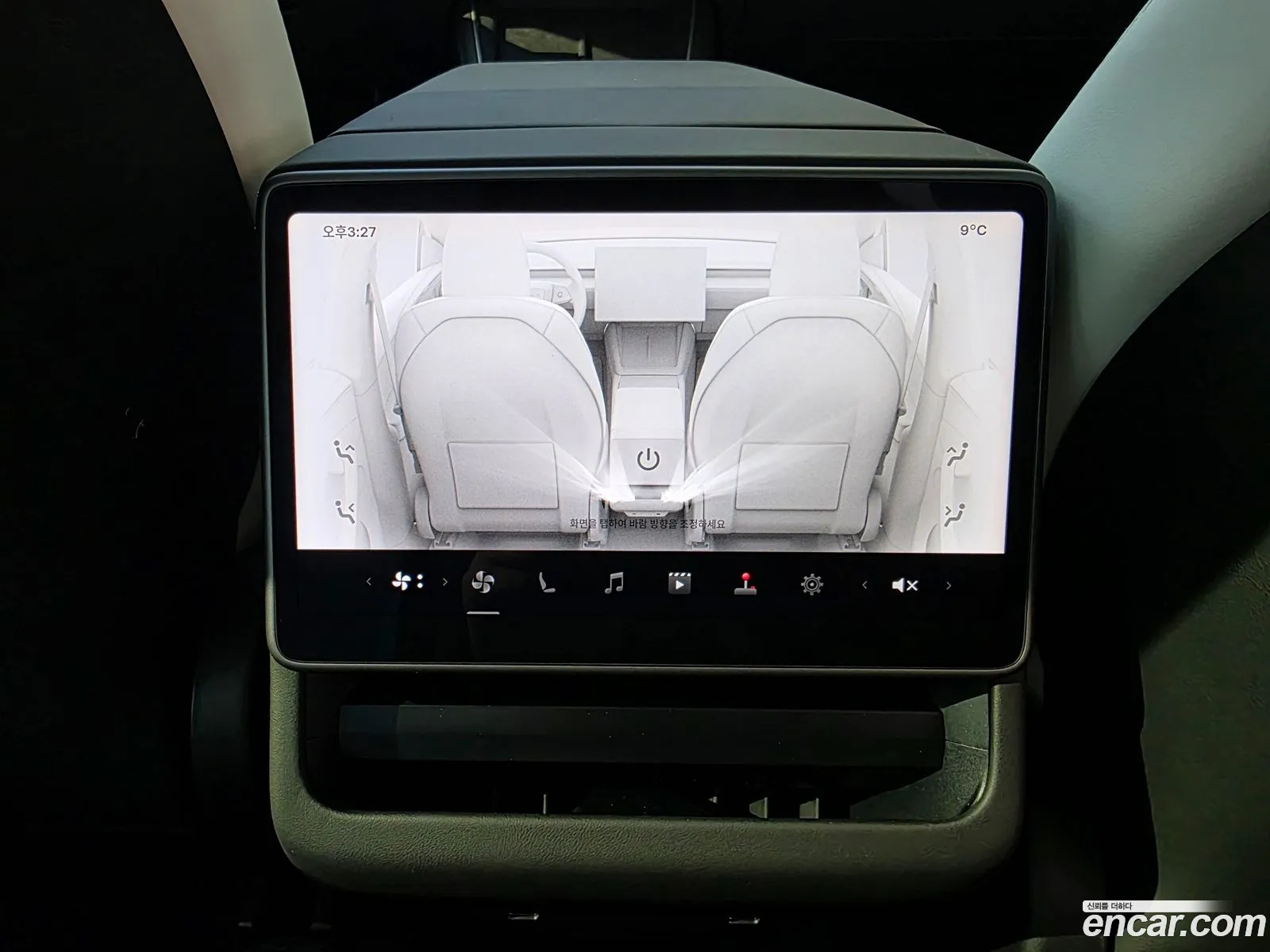 Tesla Model Y 2026 — 10