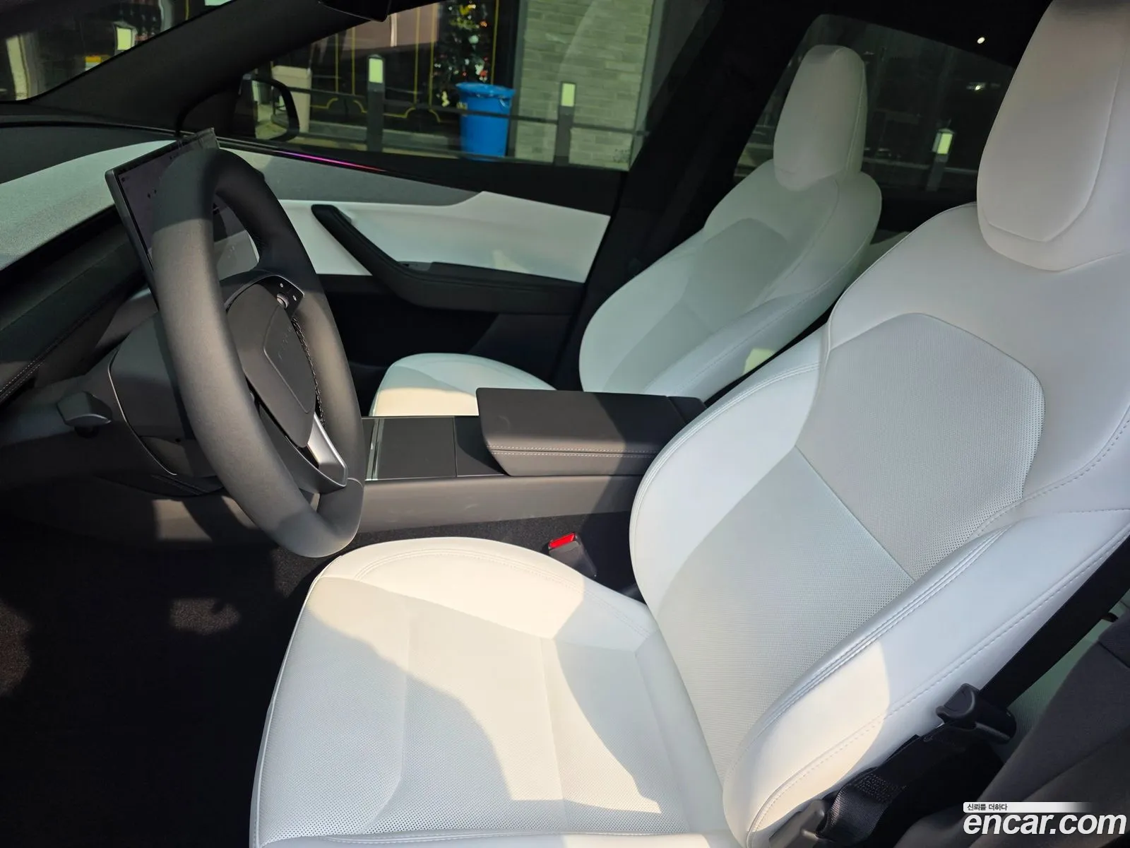 Tesla Model Y 2026 — 13