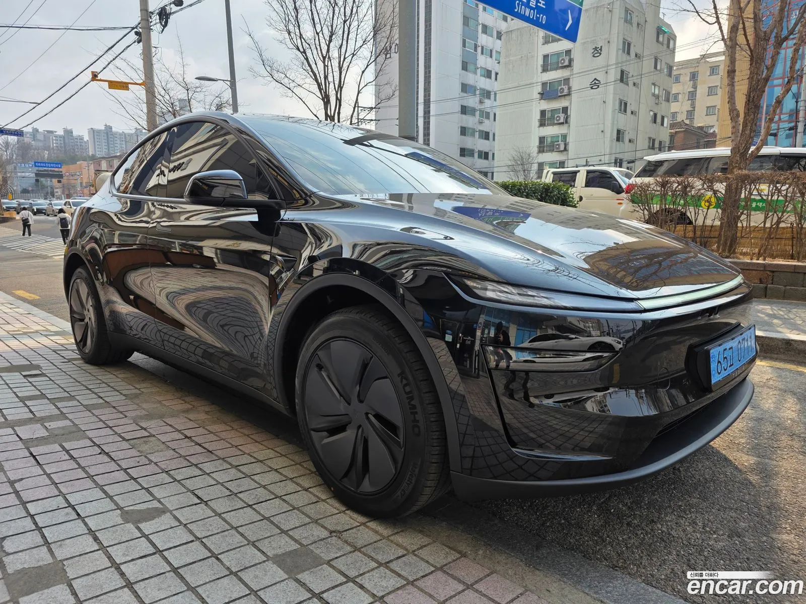 Tesla Model Y 2026 — 12