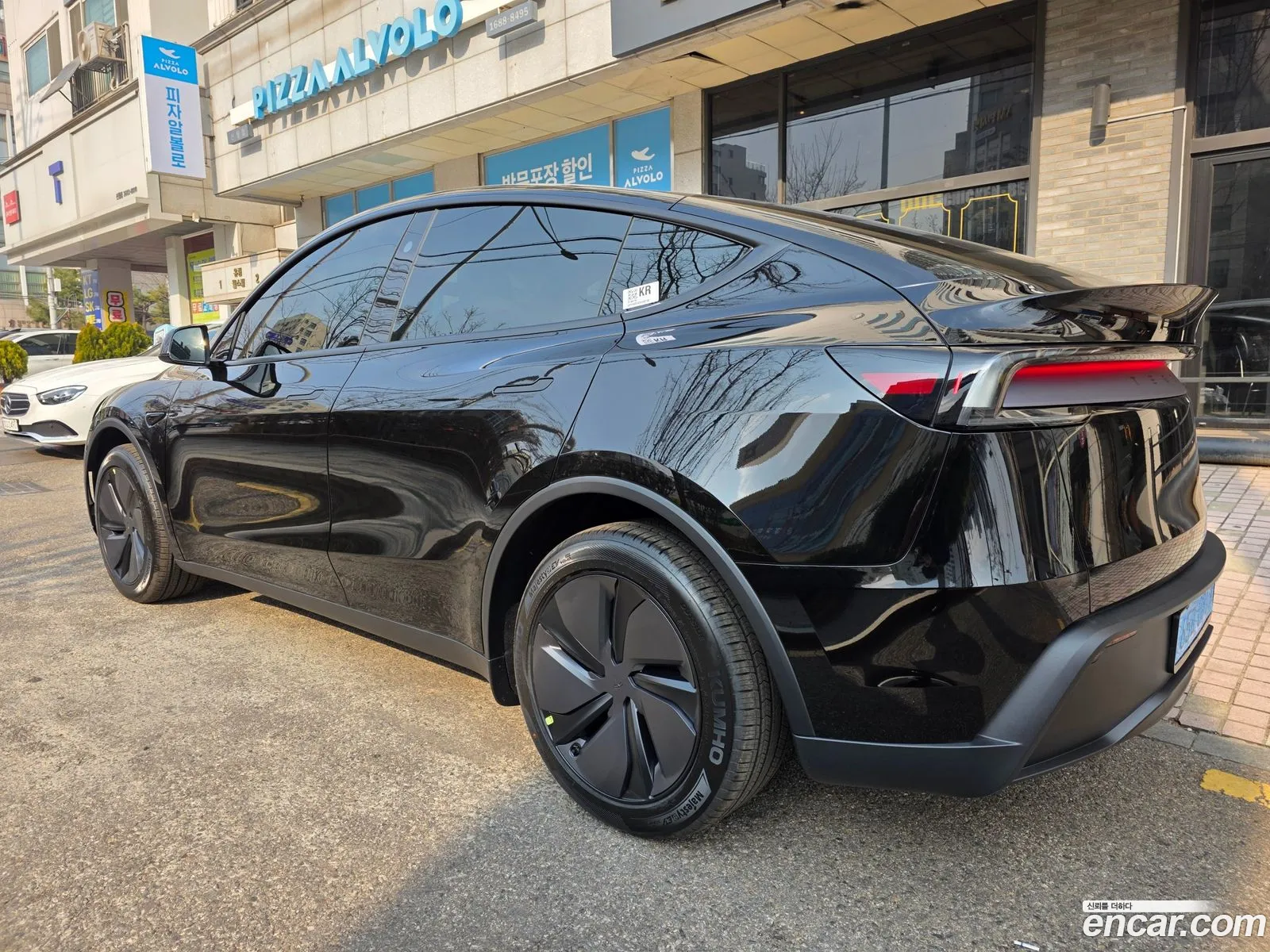 Tesla Model Y 2026 — 15