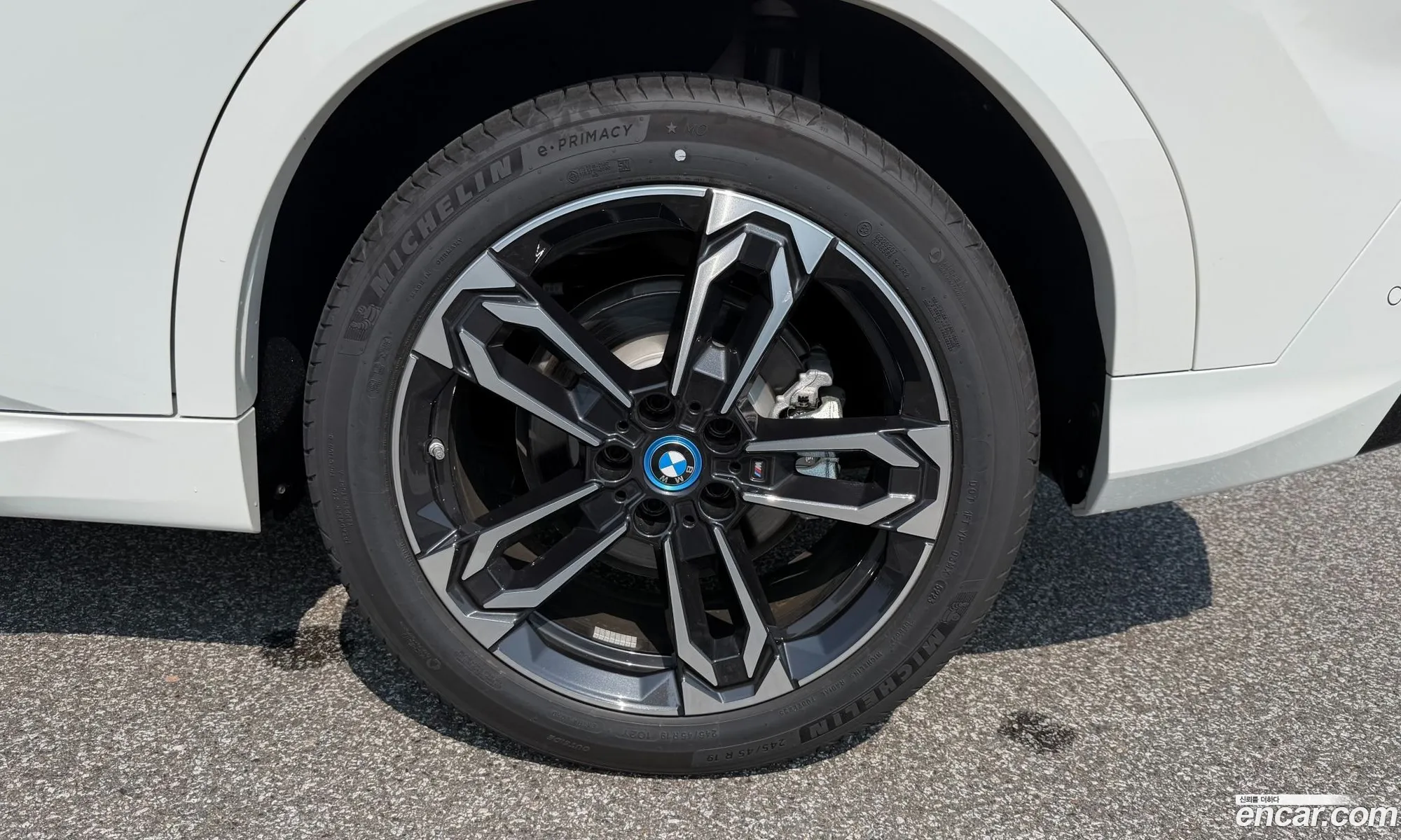BMW iX2 2024 — 12