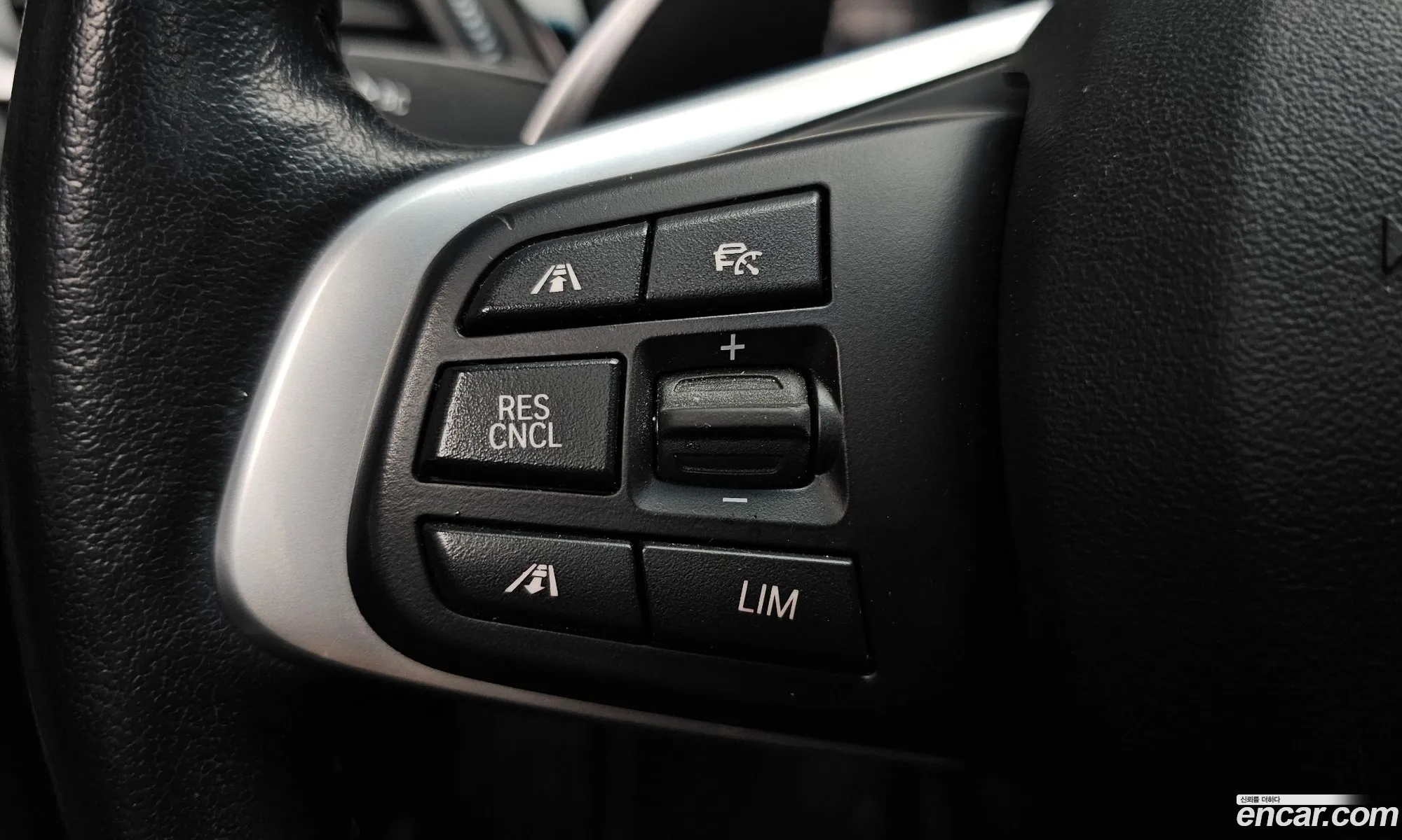 BMW X1 2022 WBA11DG04N5V31787 — 32