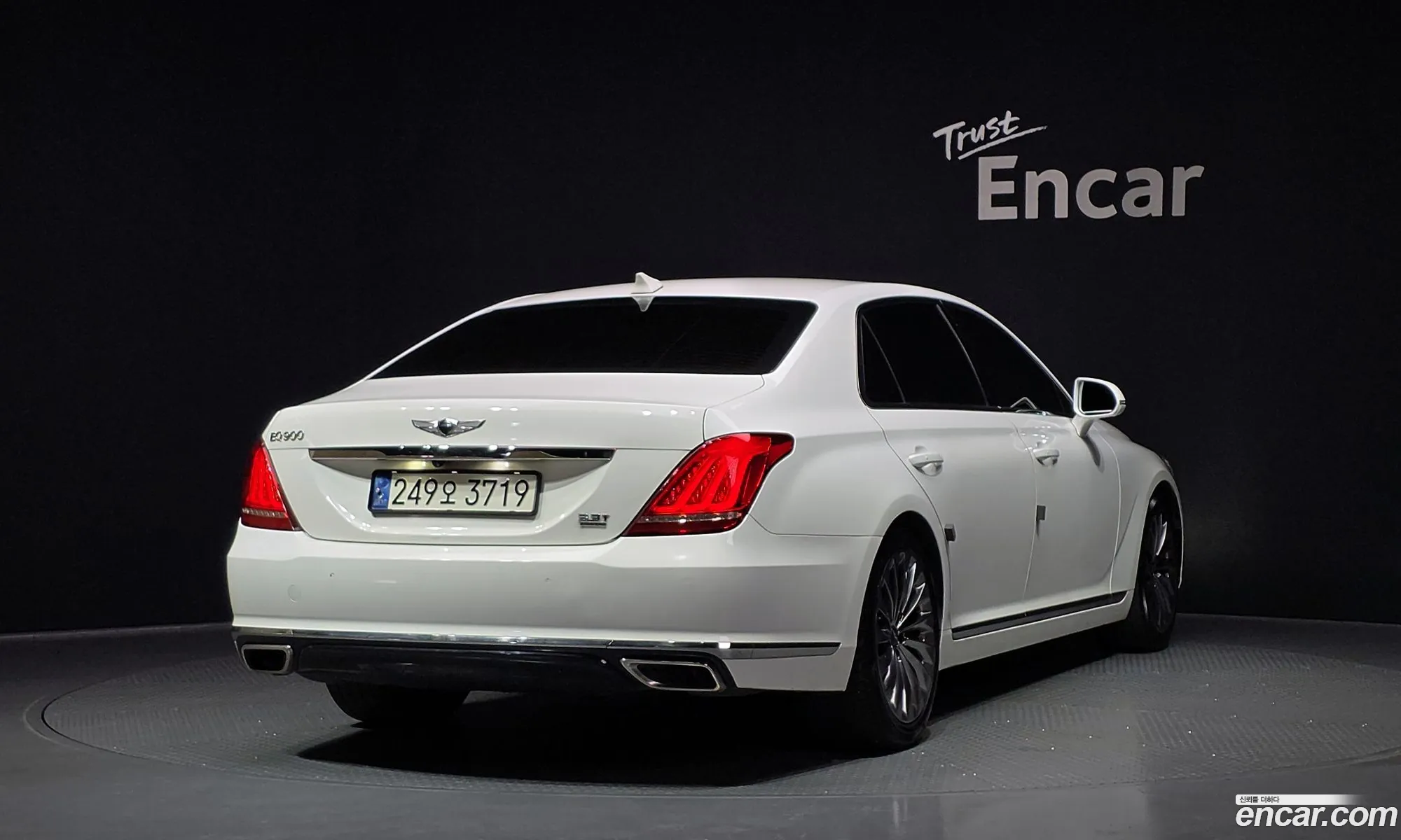 Genesis EQ900 2015 — 18