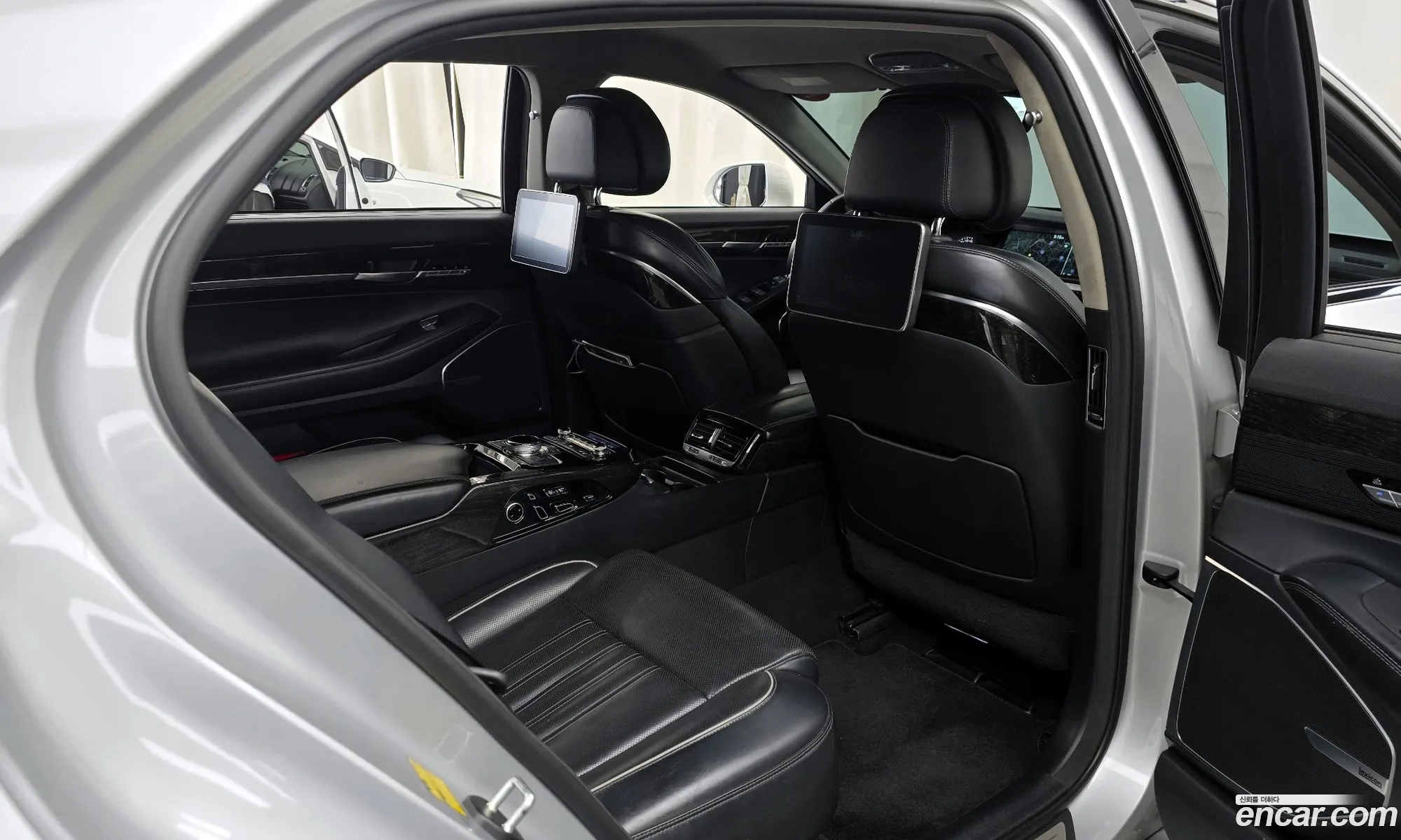 Genesis EQ900 2015 — 2