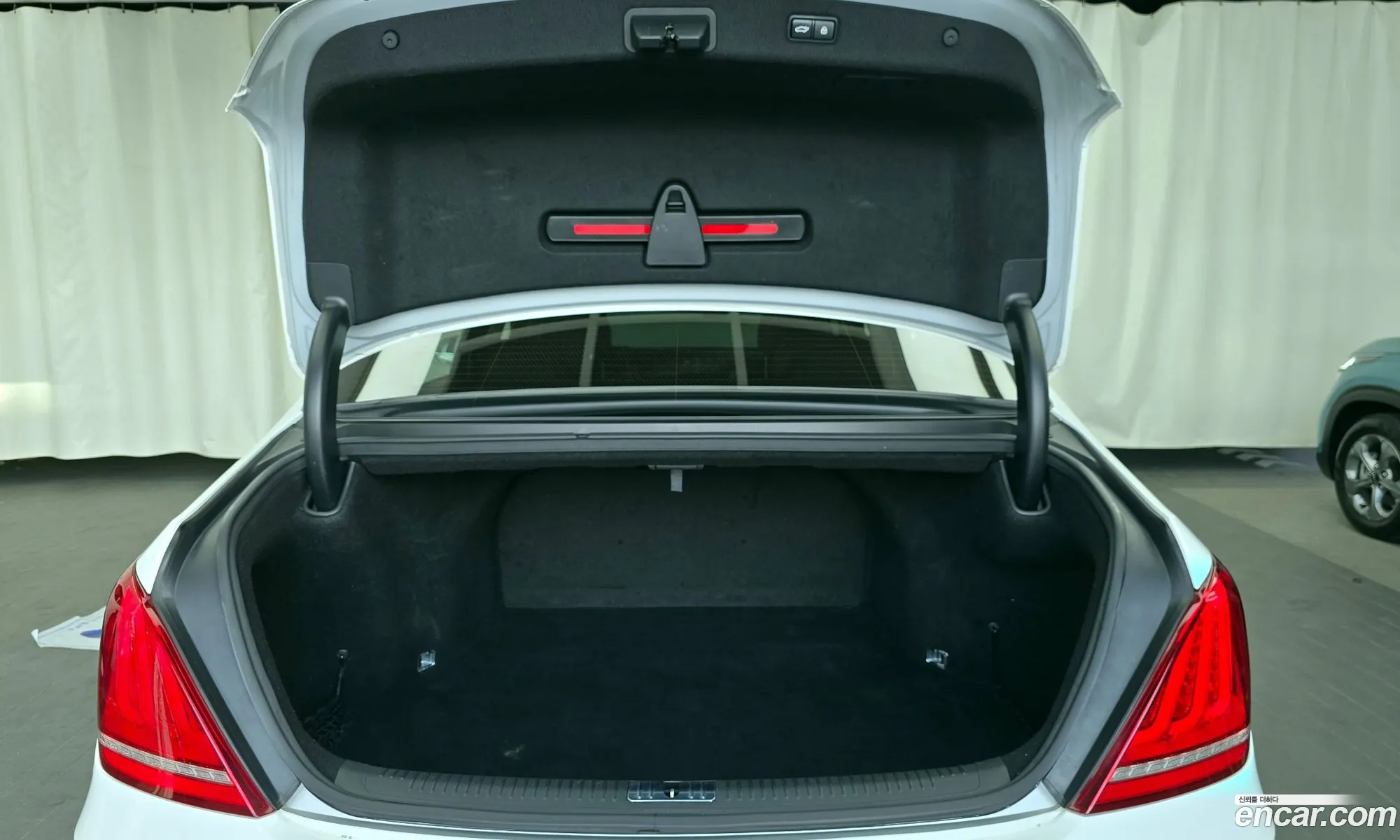 Genesis EQ900 2015 — 15
