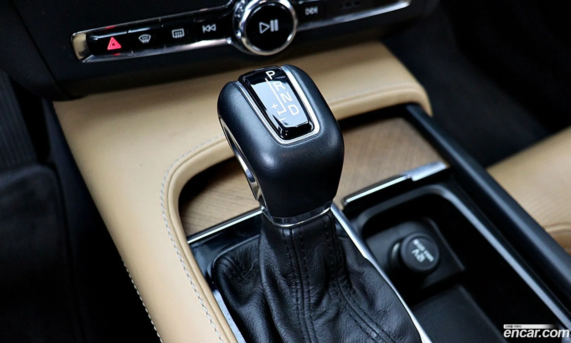 Volvo S90 2018 — 10