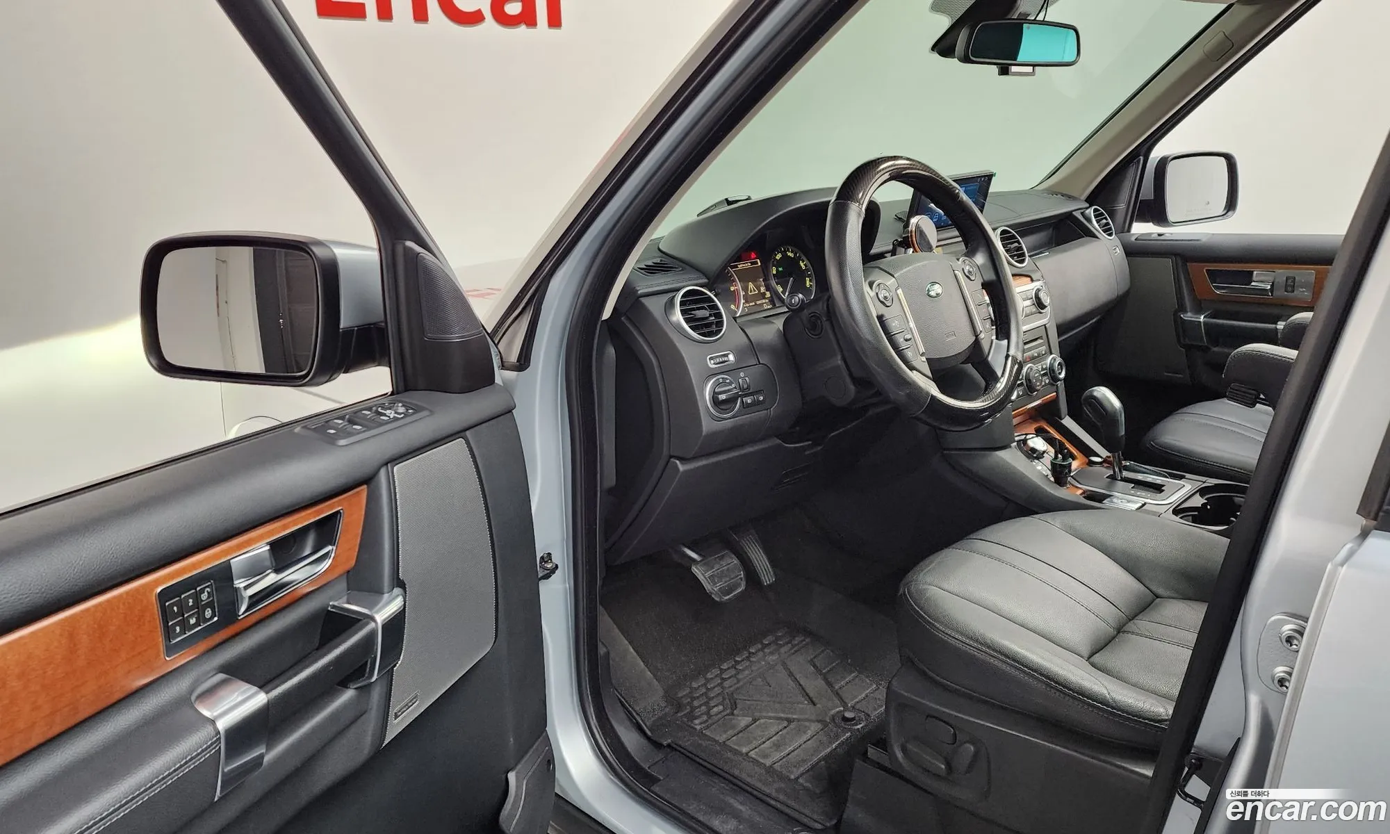Land Rover Discovery 4 2011 SALLAAAG4BA589209 — 4