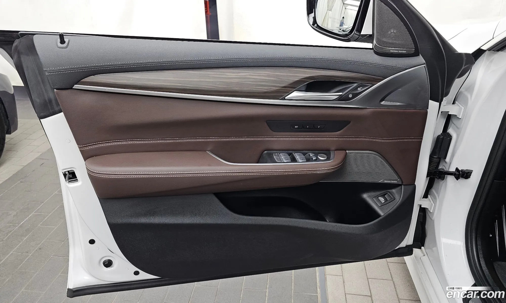 BMW 6 Series GT 2024 WBAJY8103RCS32367 — 3