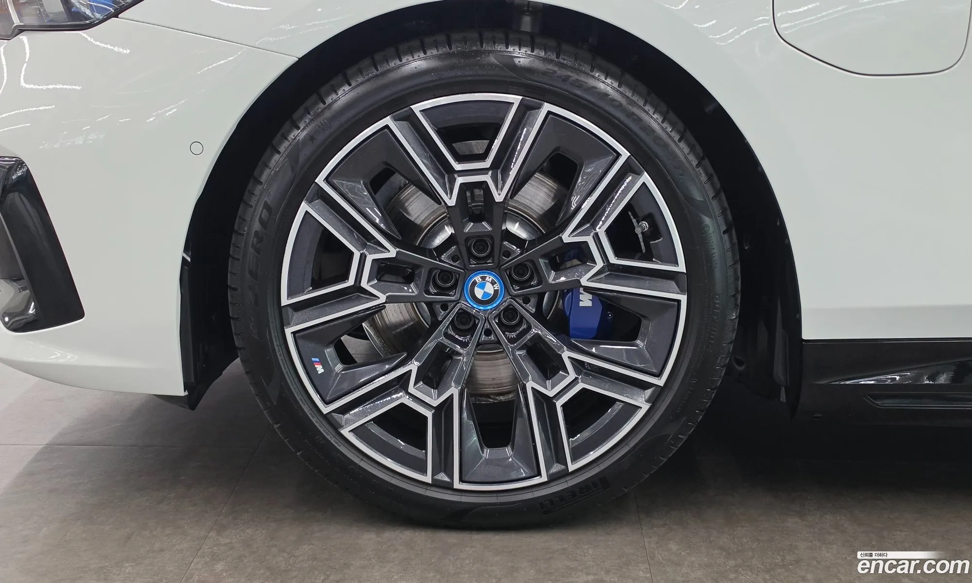 BMW 5 Series 2025 — 8