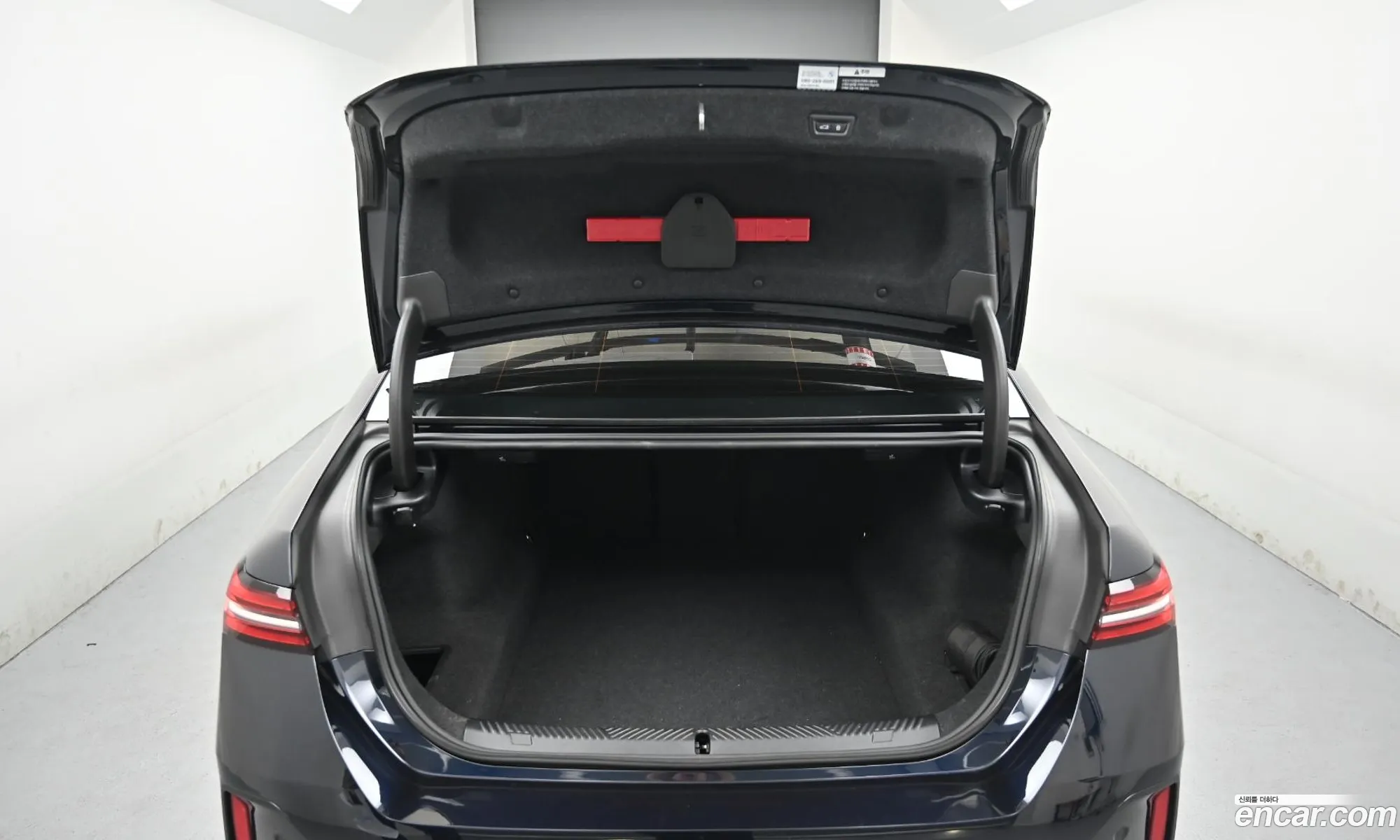 BMW 5 Series 2025 — 17