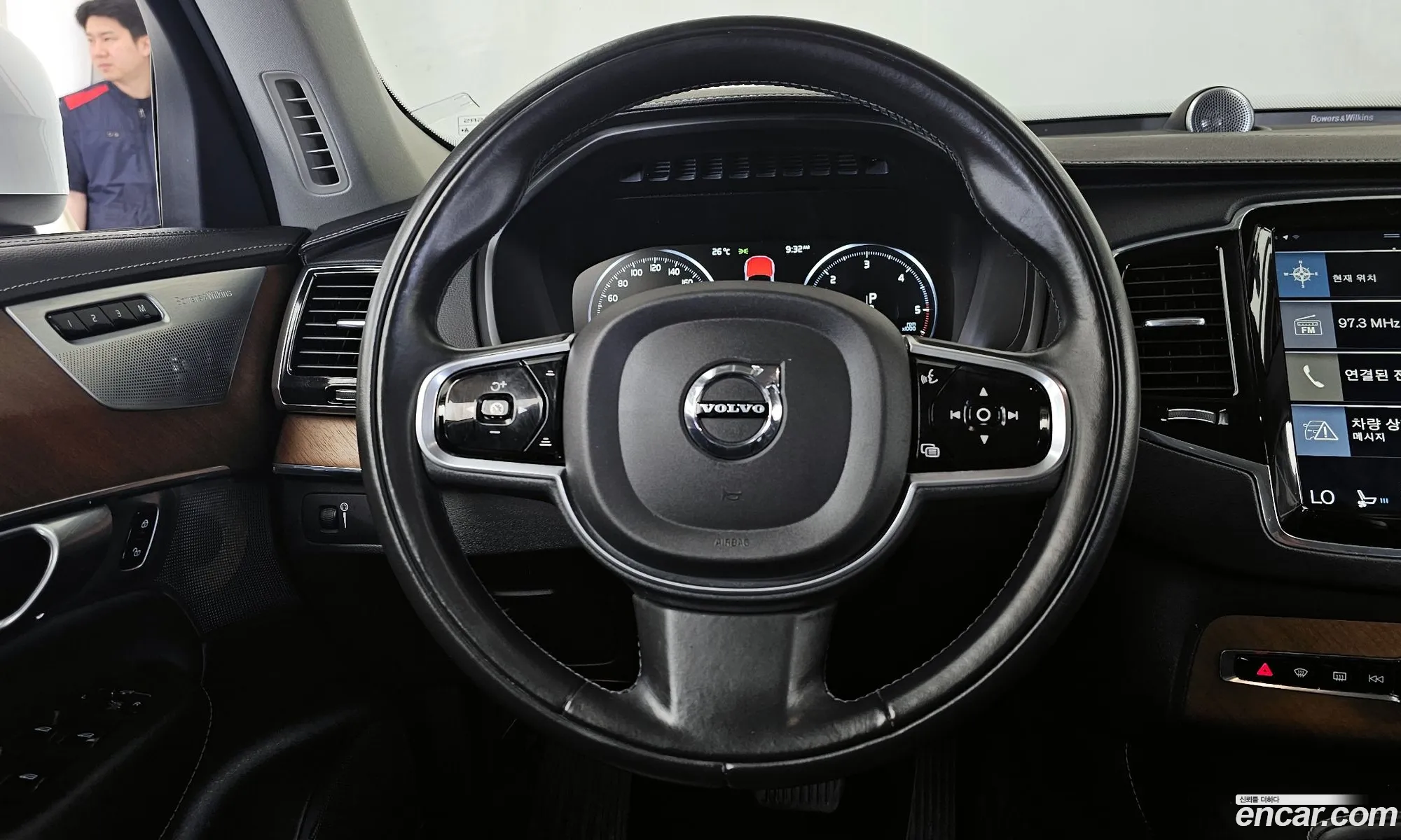 Volvo XC90 2017 YV1LF68ACJ1190882 — 27
