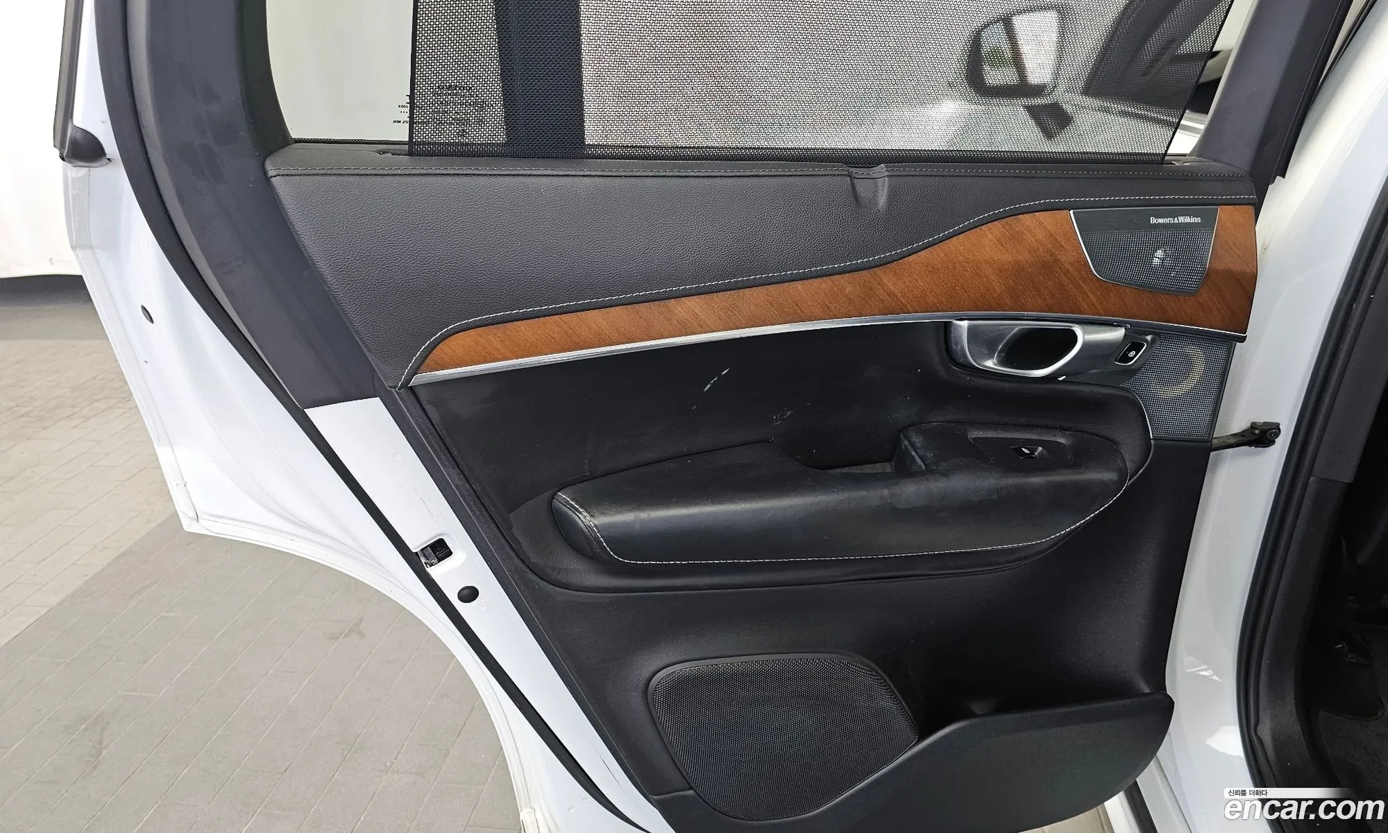 Volvo XC90 2017 YV1LF68ACJ1190882 — 29
