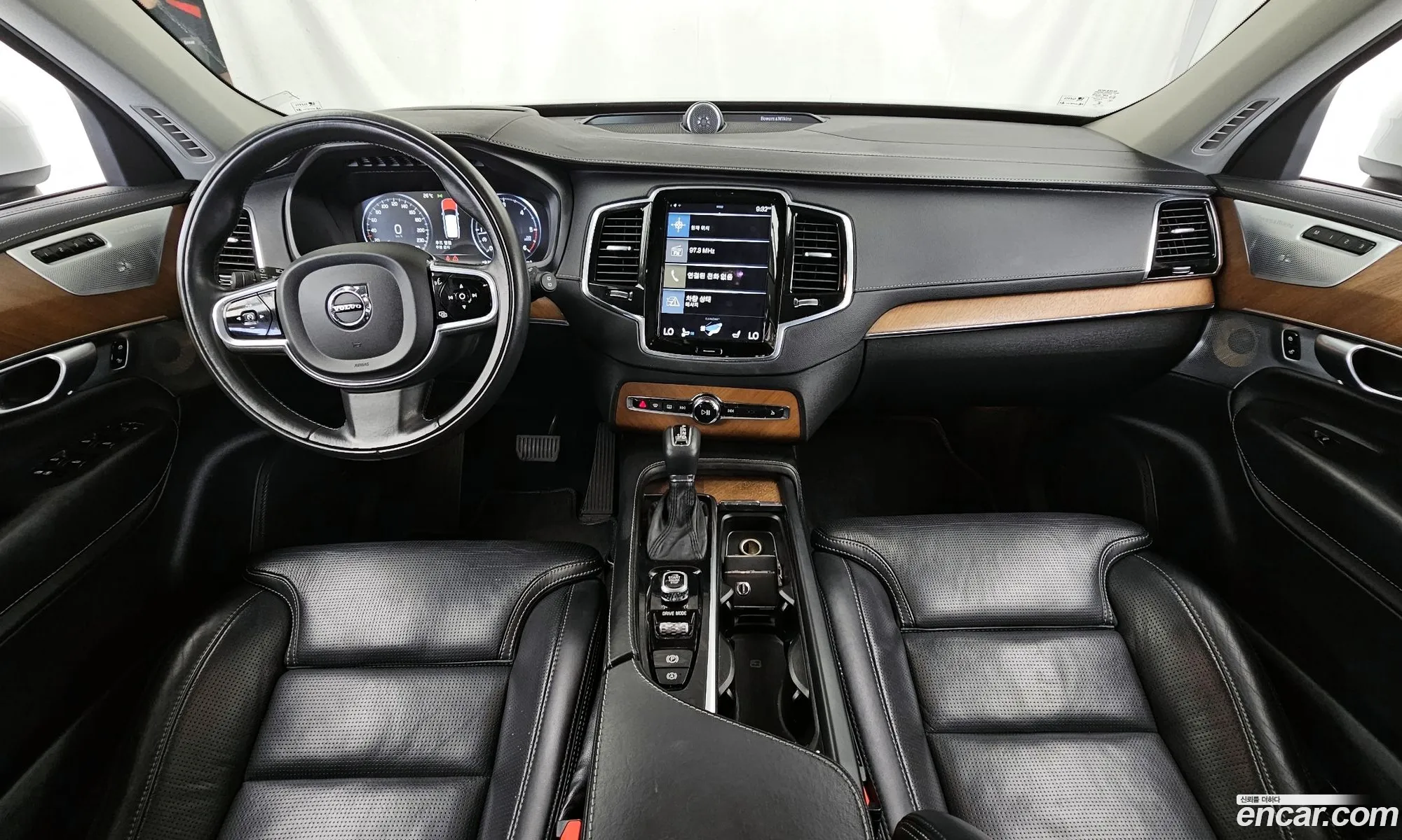 Volvo XC90 2017 YV1LF68ACJ1190882 — 23