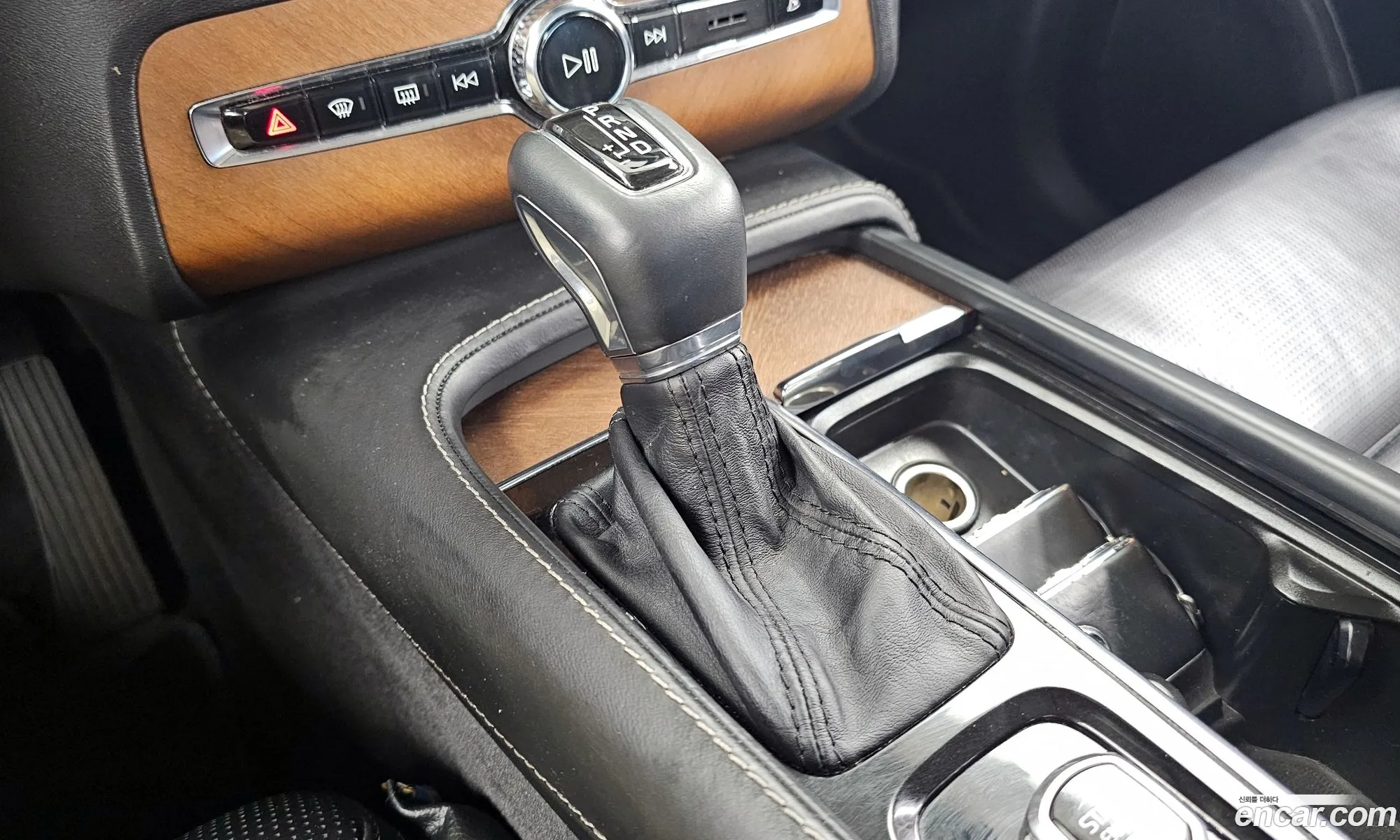 Volvo XC90 2017 YV1LF68ACJ1190882 — 26