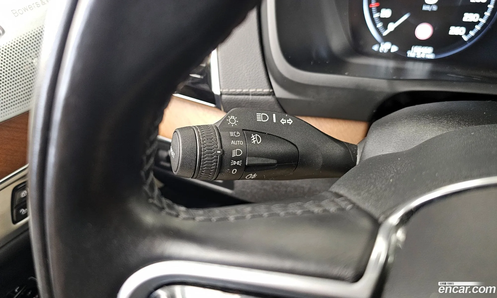 Volvo XC90 2017 YV1LF68ACJ1190882 — 8