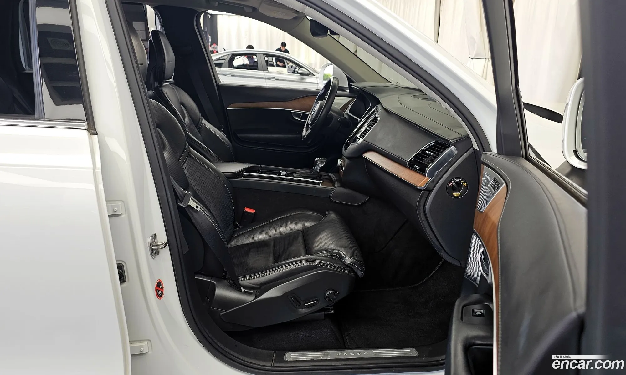 Volvo XC90 2017 YV1LF68ACJ1190882 — 16
