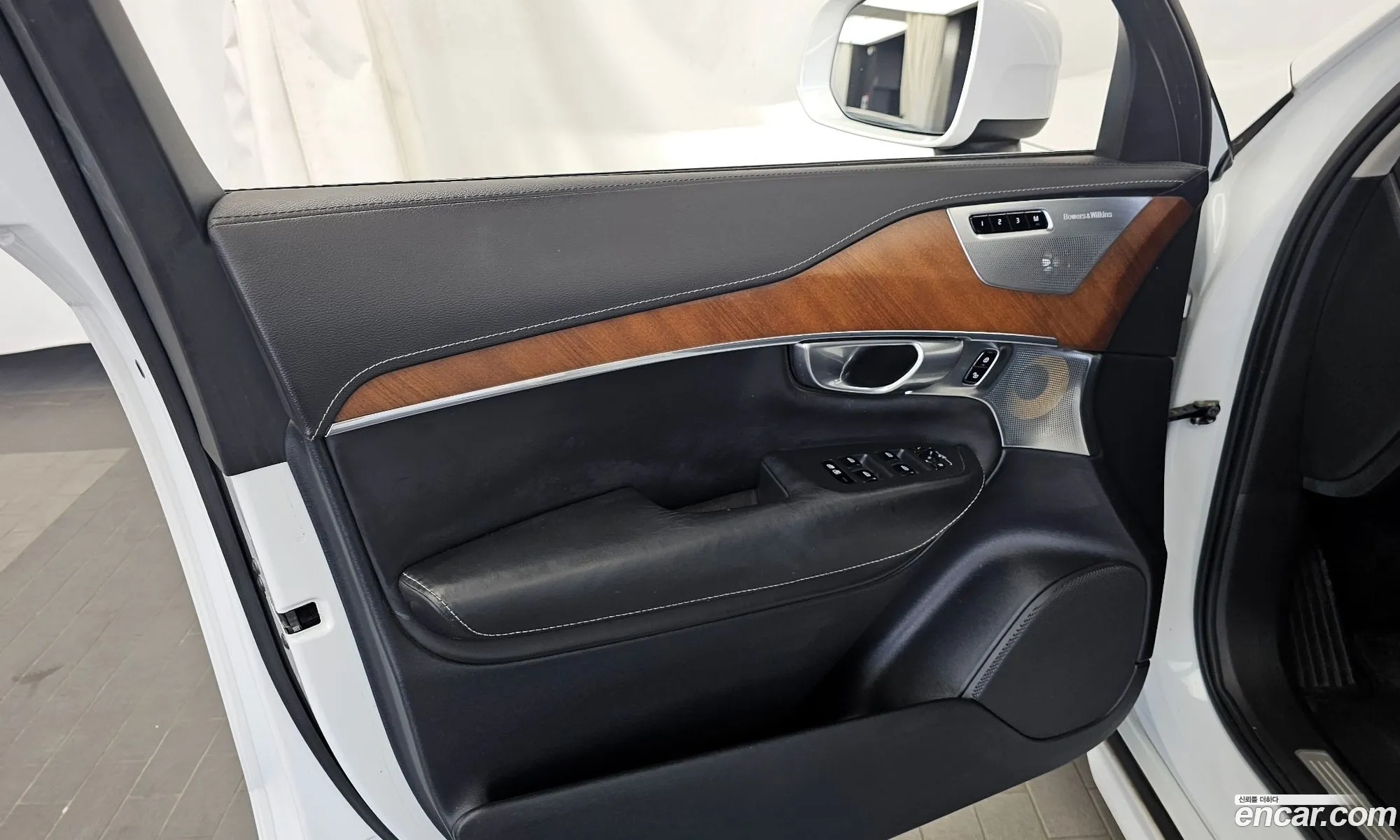 Volvo XC90 2017 YV1LF68ACJ1190882 — 14
