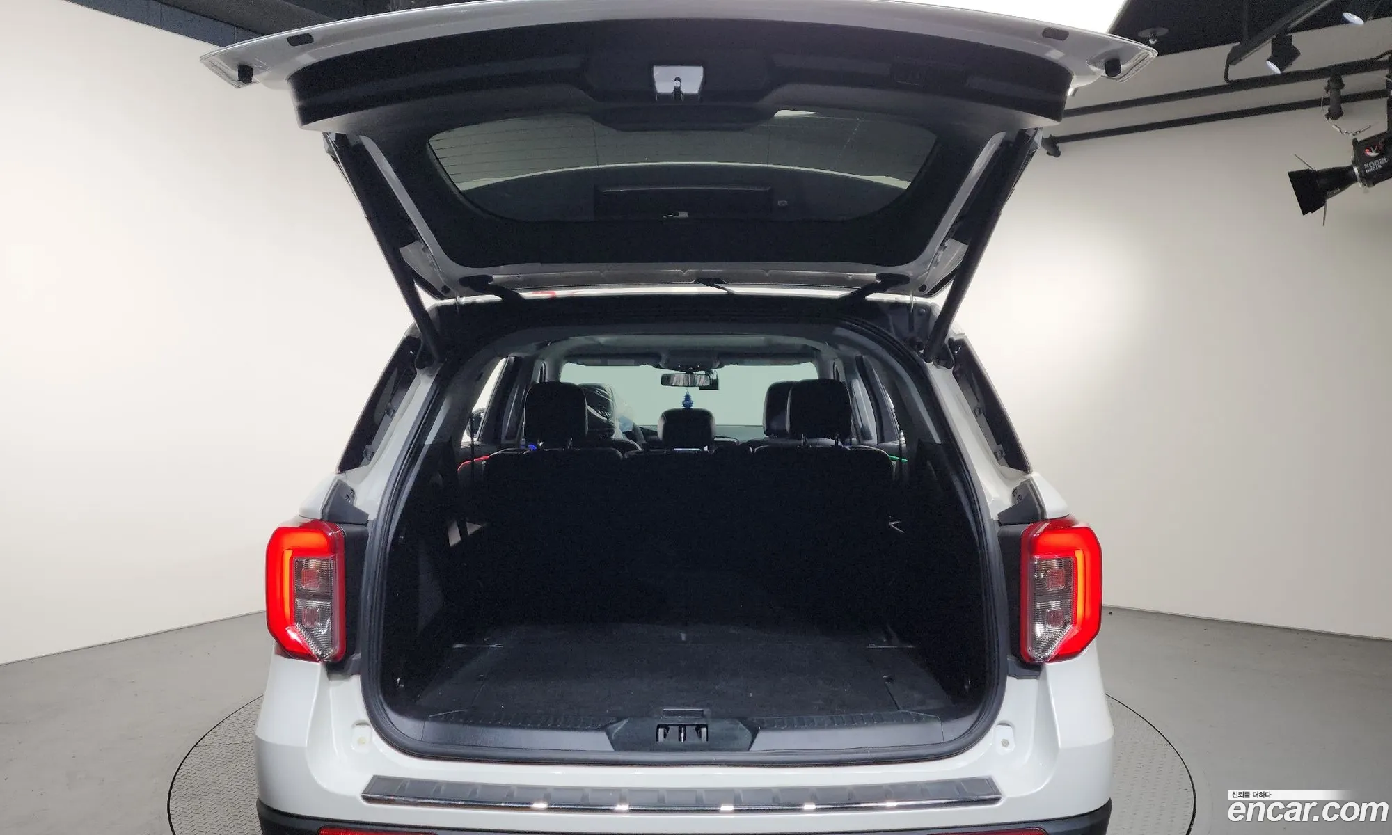 Ford Explorer 6th Gen 2020 1FMSK8FH2LGC54637 — 28