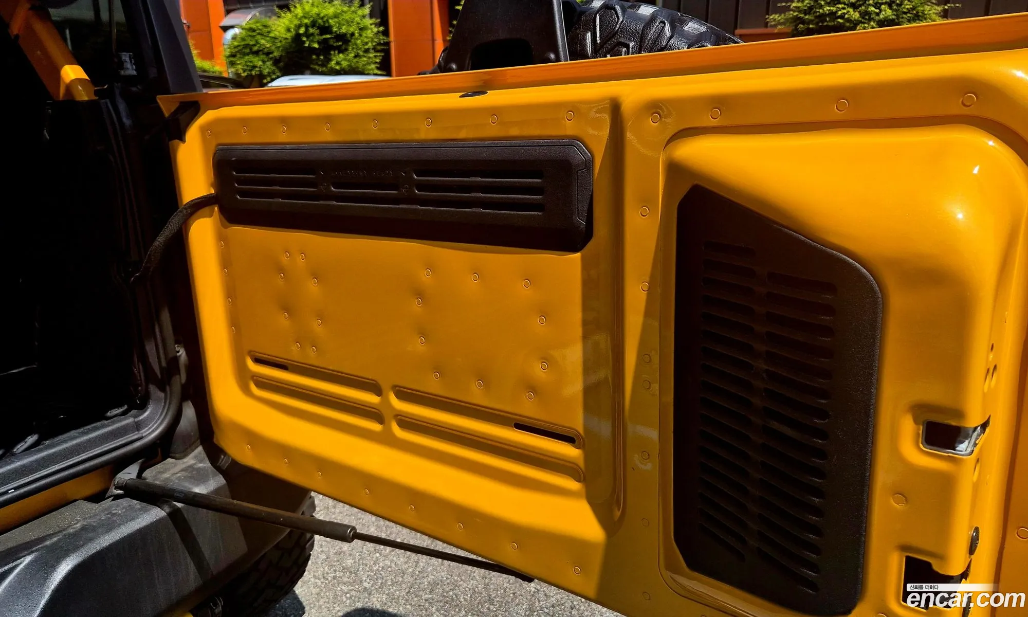 Ford Bronco 6th Gen 2022 — 3