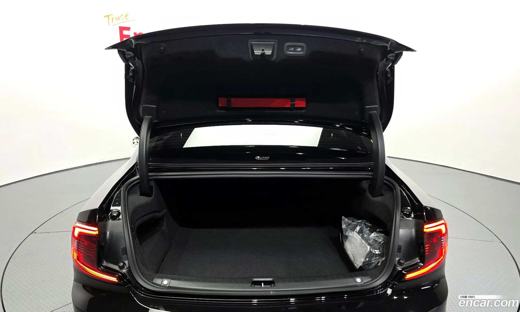 Volvo S90 2023 LVYPTH609PP344951 — 9