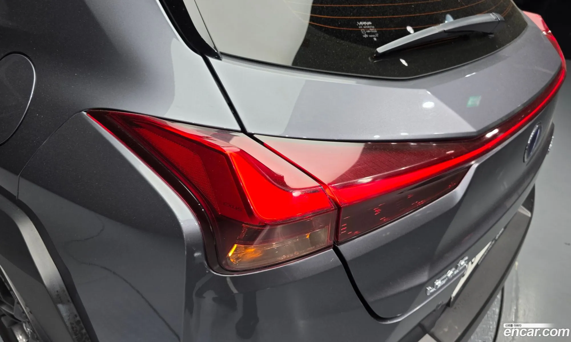 Lexus UX250h 2019 JTHY6JBH1K2001125 — 12
