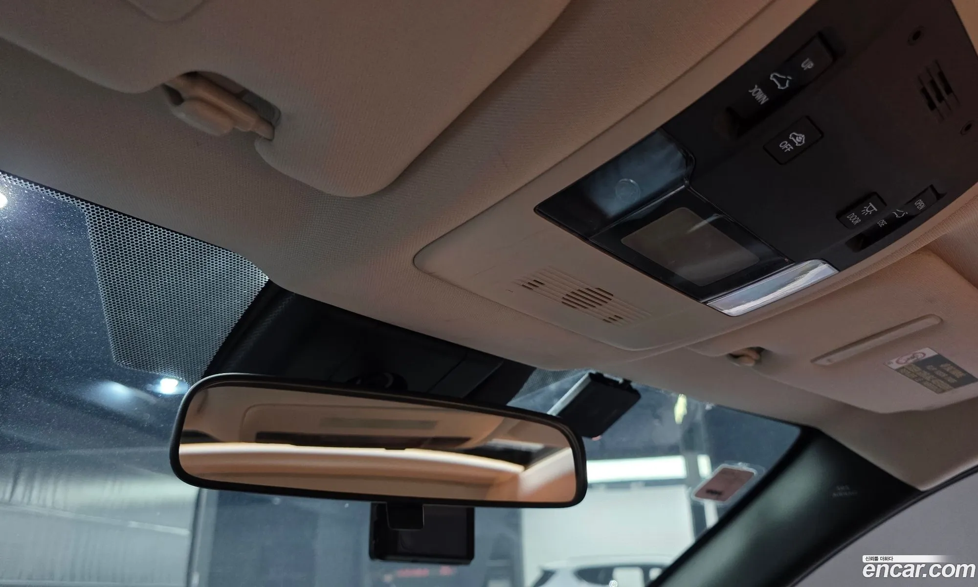 Lexus UX250h 2019 JTHY6JBH1K2001125 — 22