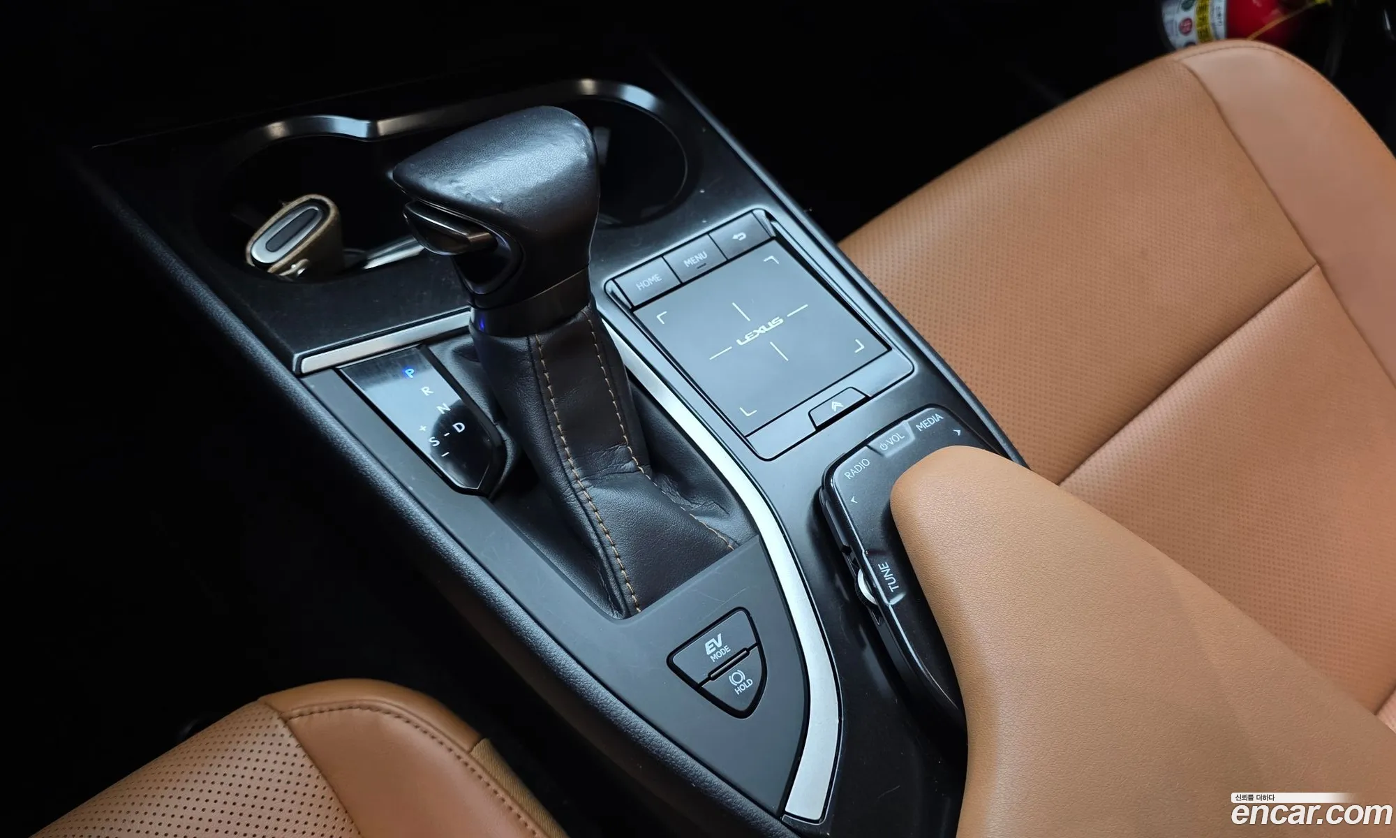 Lexus UX250h 2019 JTHY6JBH1K2001125 — 4
