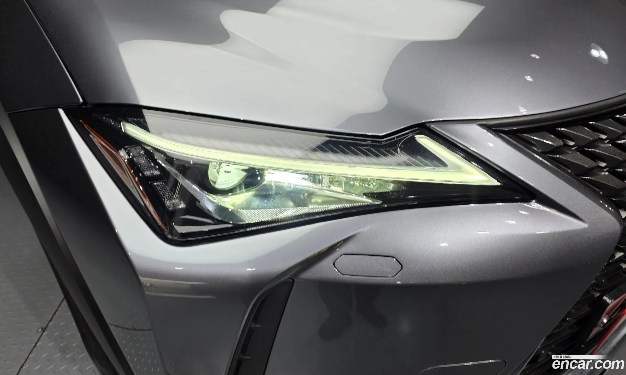 Lexus UX250h 2019 JTHY6JBH1K2001125 — 23
