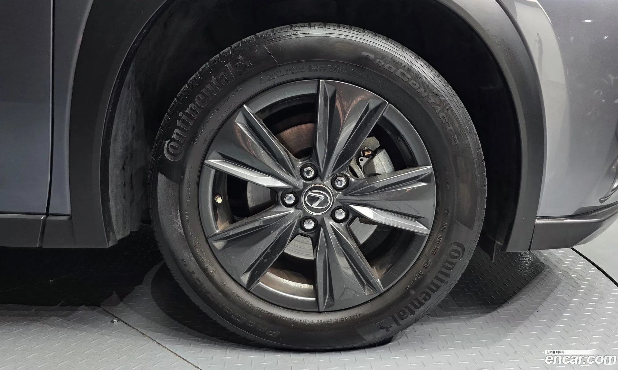 Lexus UX250h 2019 JTHY6JBH1K2001125 — 3