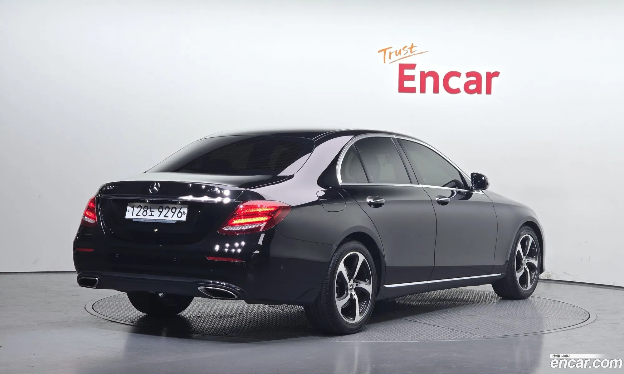 Mercedes-Benz E-Class W213 2019 WDDZF4FB1LA703228 — 4
