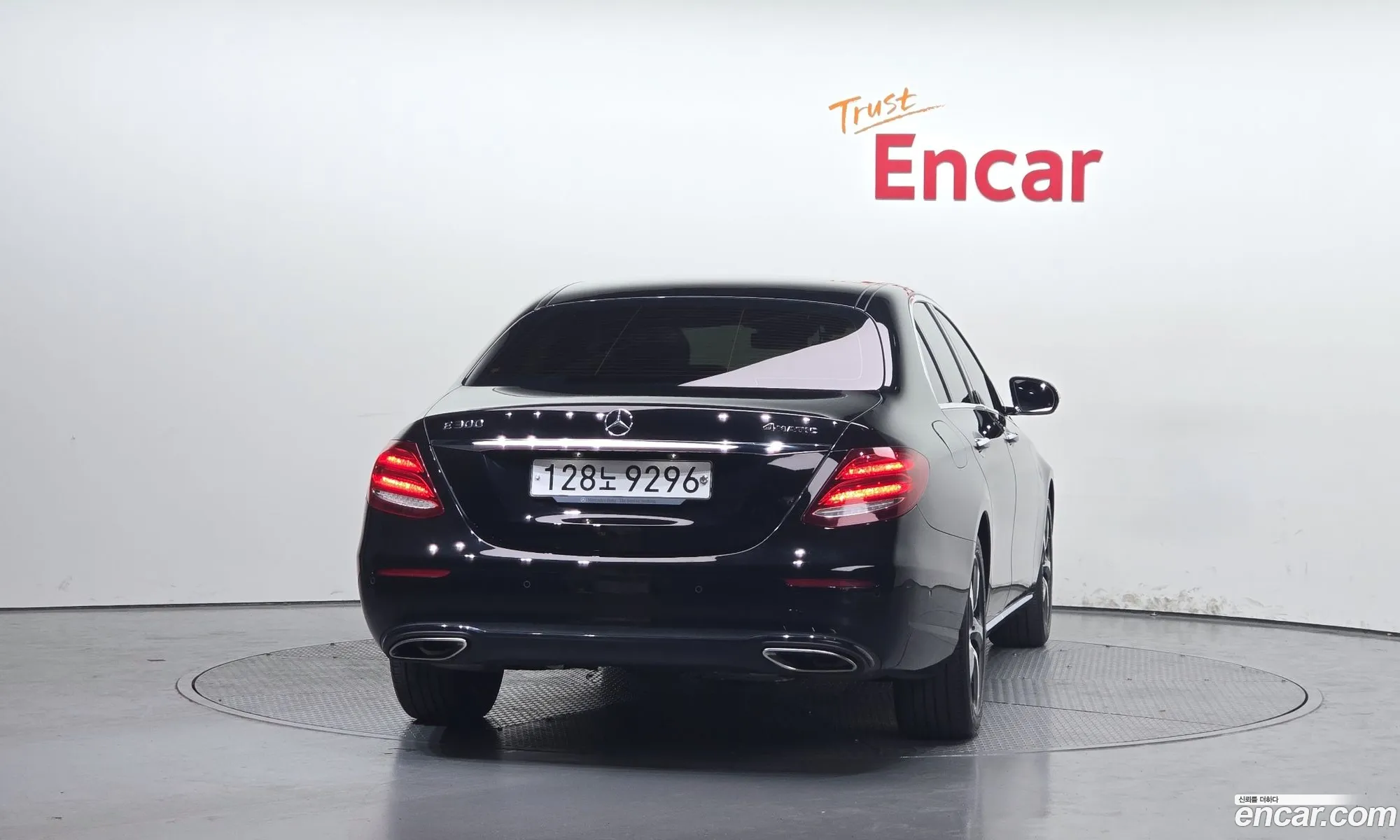 Mercedes-Benz E-Class W213 2019 WDDZF4FB1LA703228 — 17