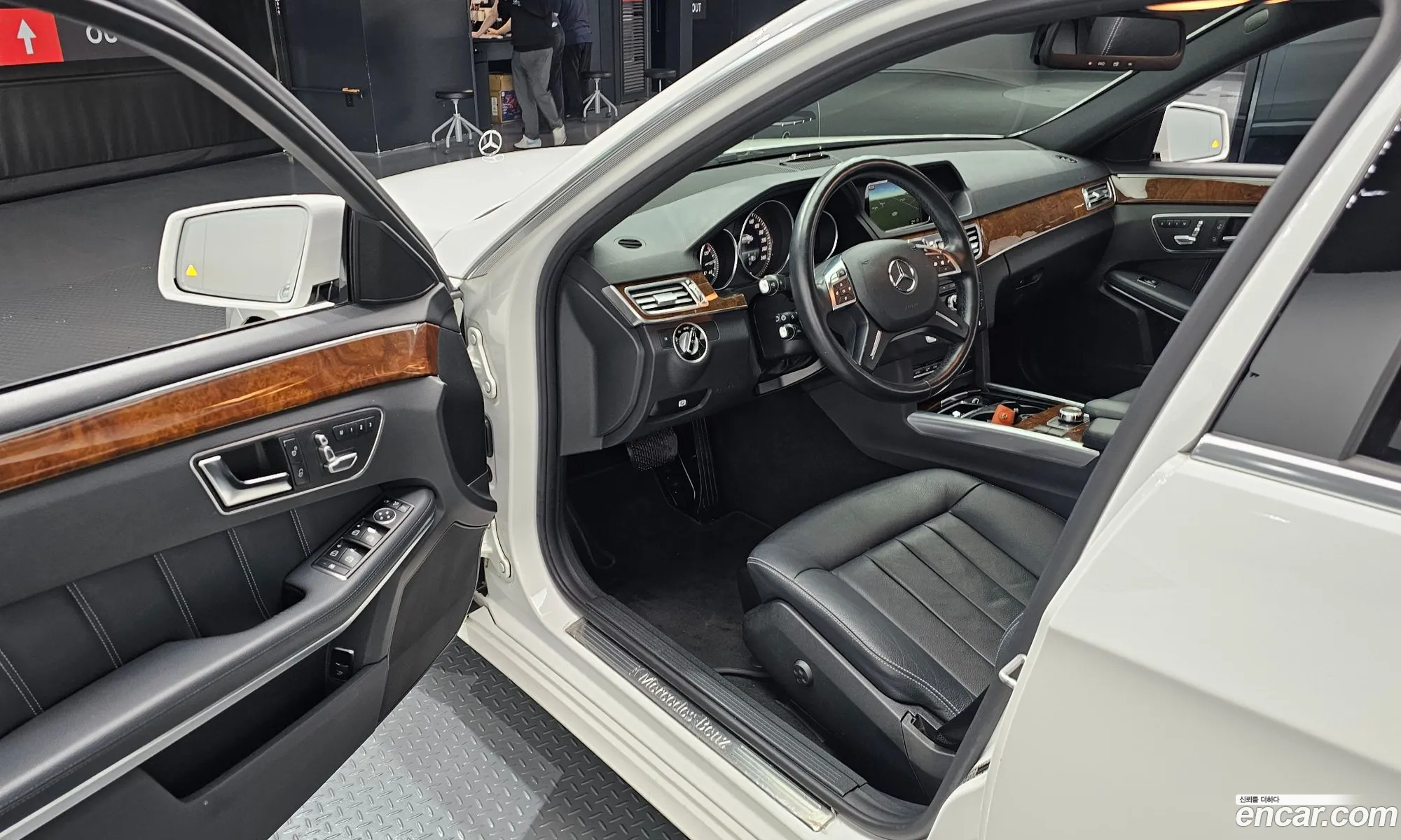 Mercedes-Benz E-Class W212 2015 — 16