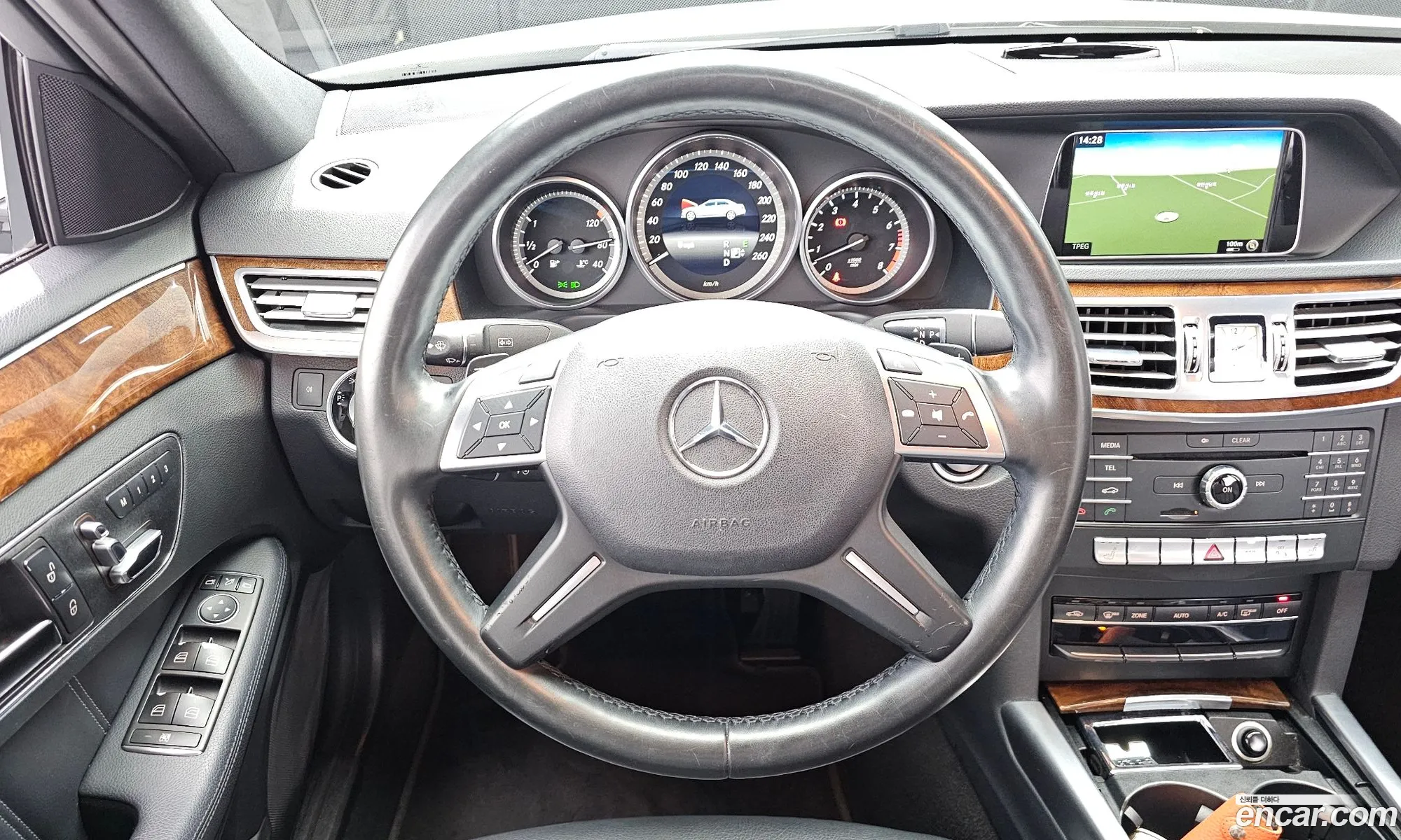 Mercedes-Benz E-Class W212 2015 — 19