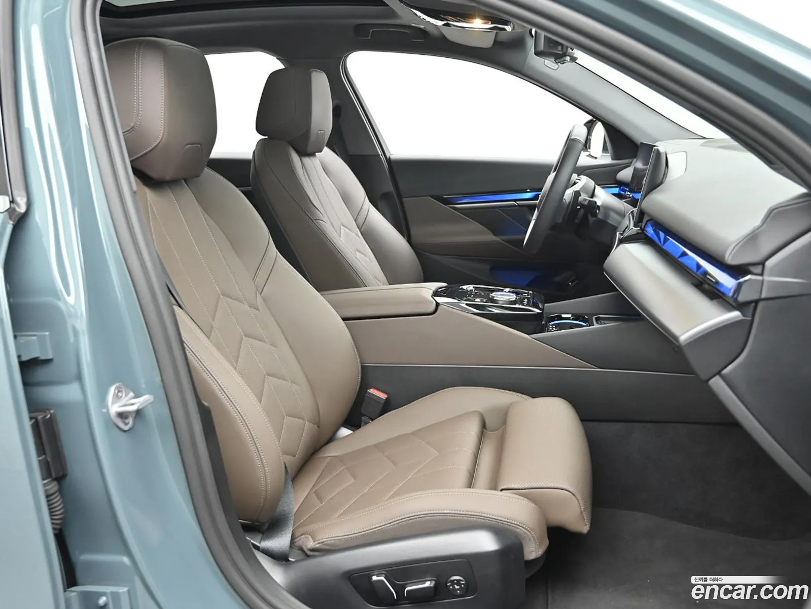 BMW 5 Series 2025 — 16