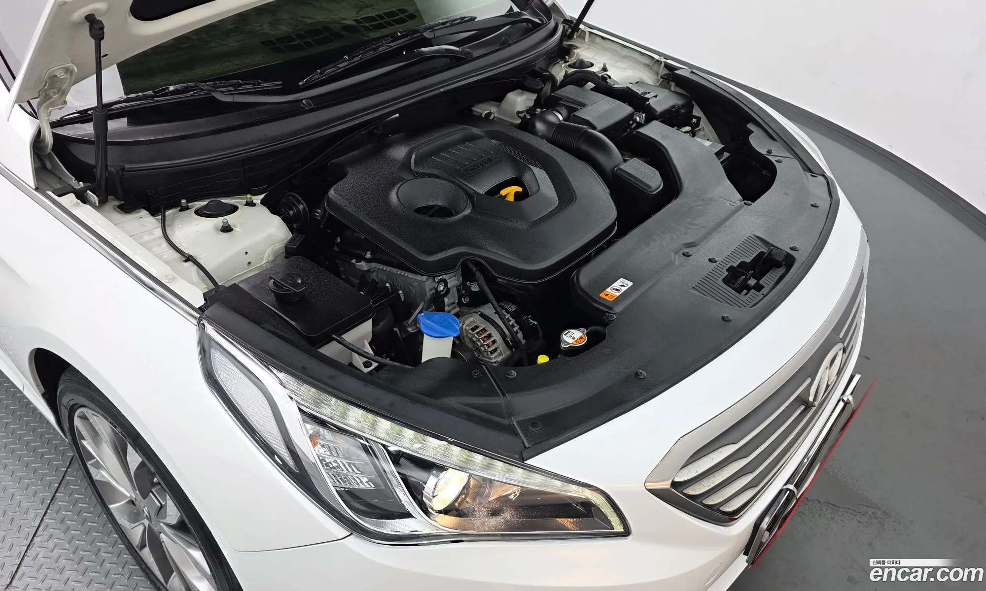 Hyundai LF Sonata 2016 — 14