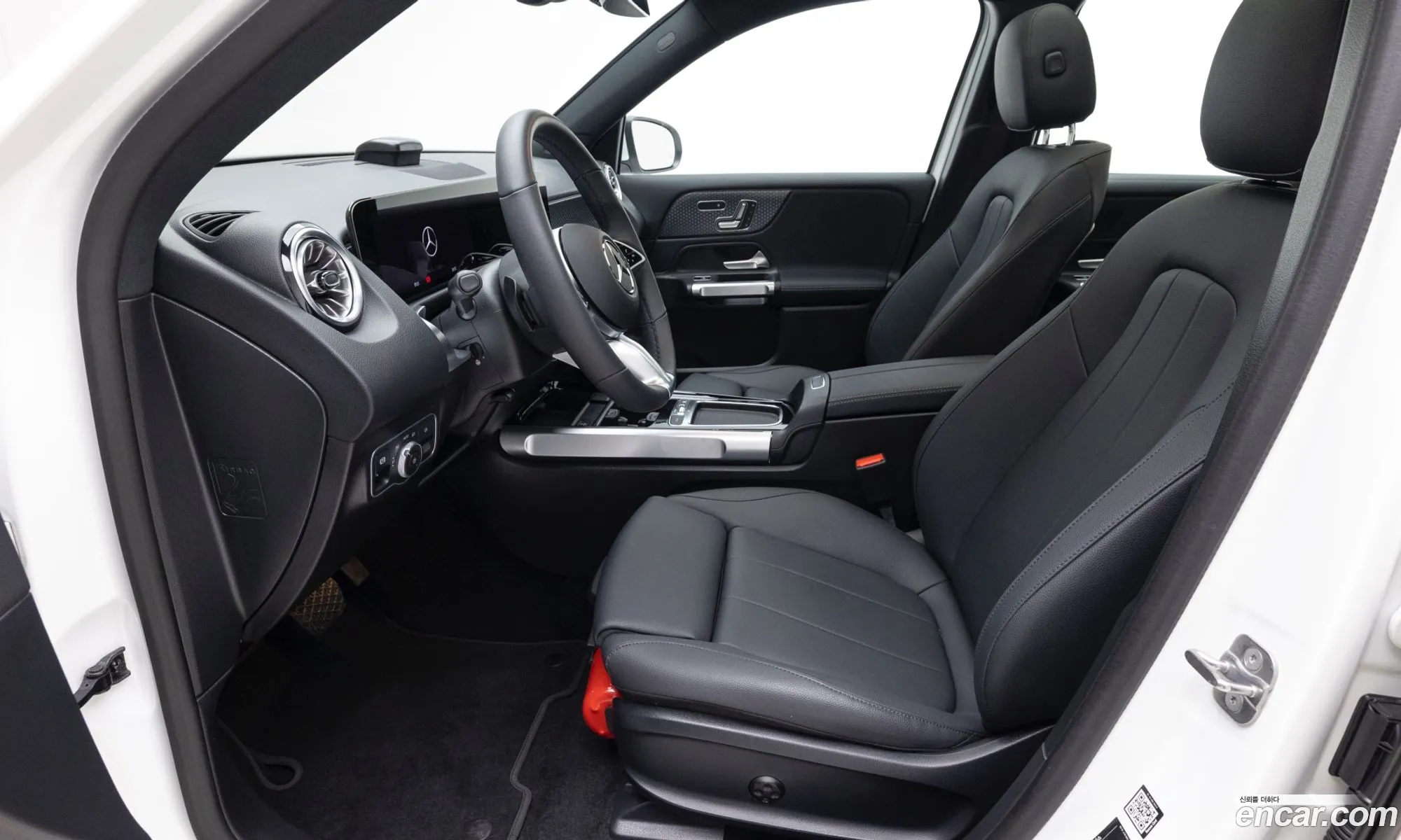 Mercedes-Benz EQB X243 2025 — 15