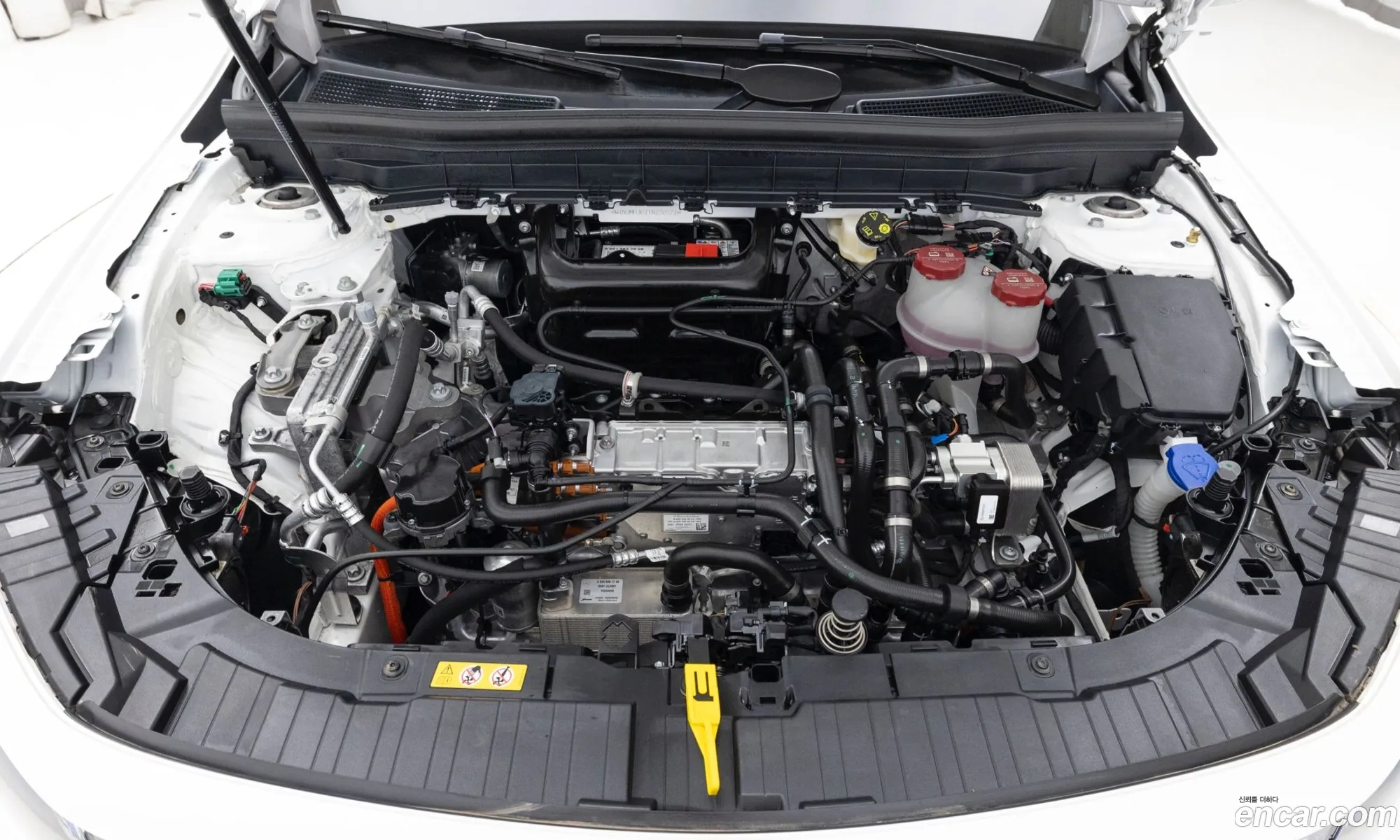 Mercedes-Benz EQB X243 2025 — 8