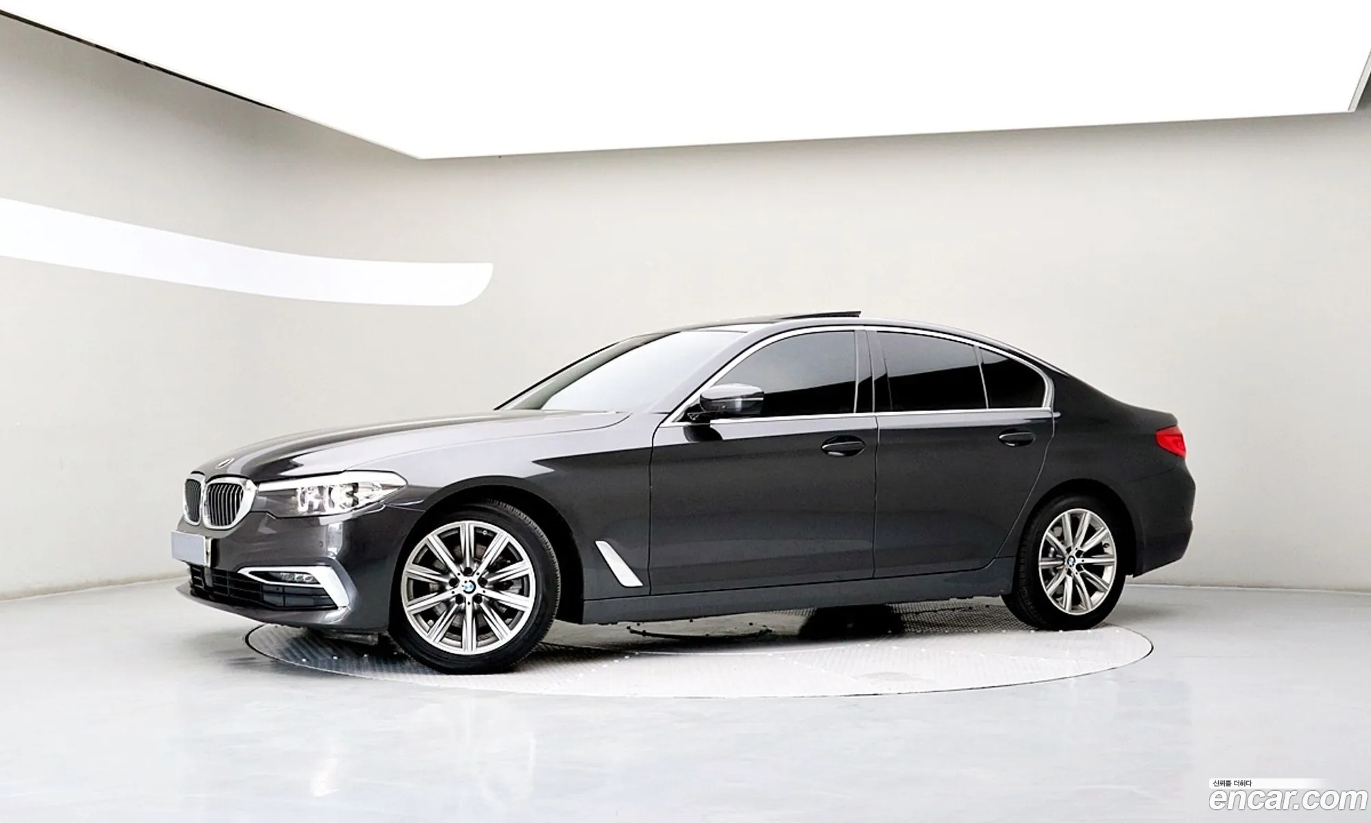 BMW 5 Series 2019 — 10