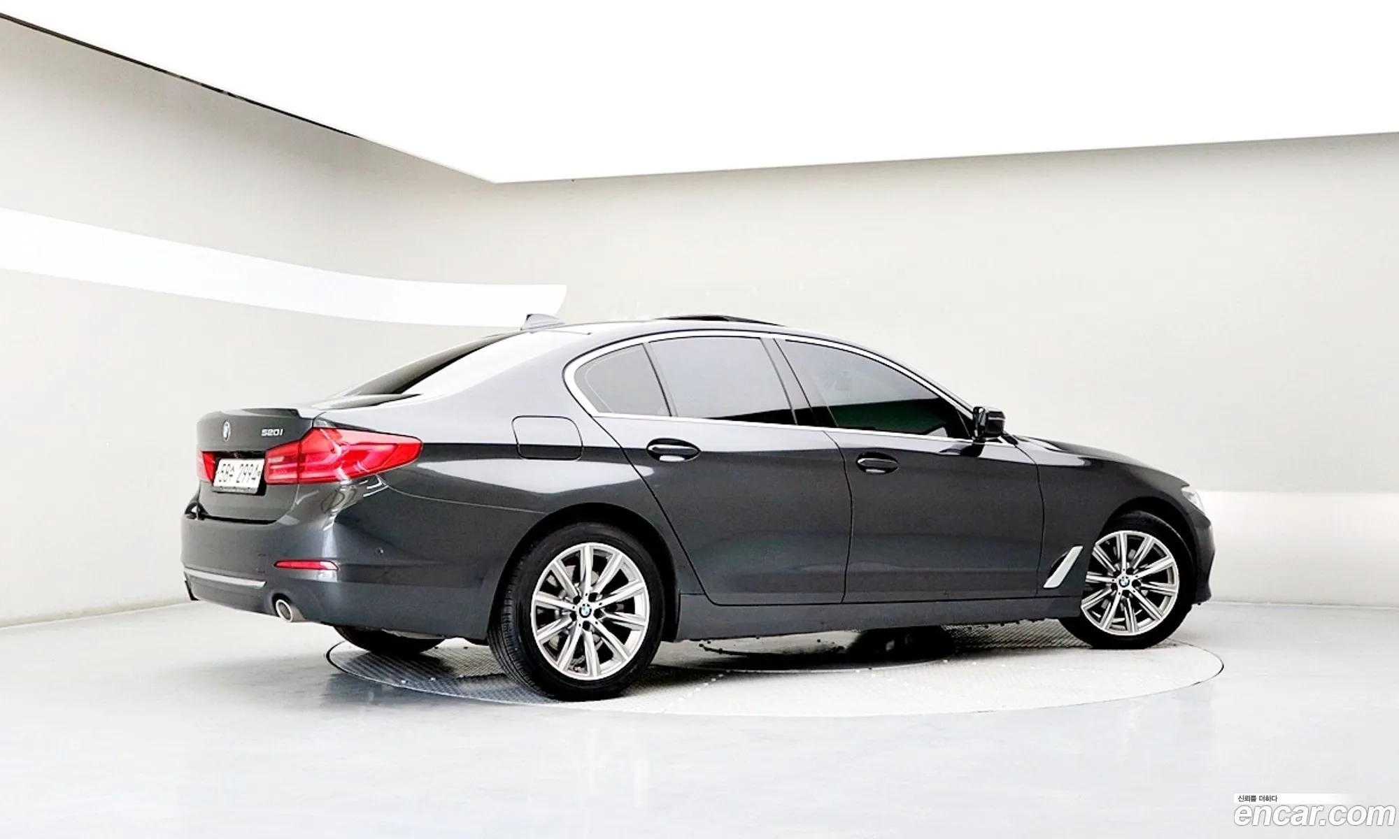 BMW 5 Series 2019 — 8