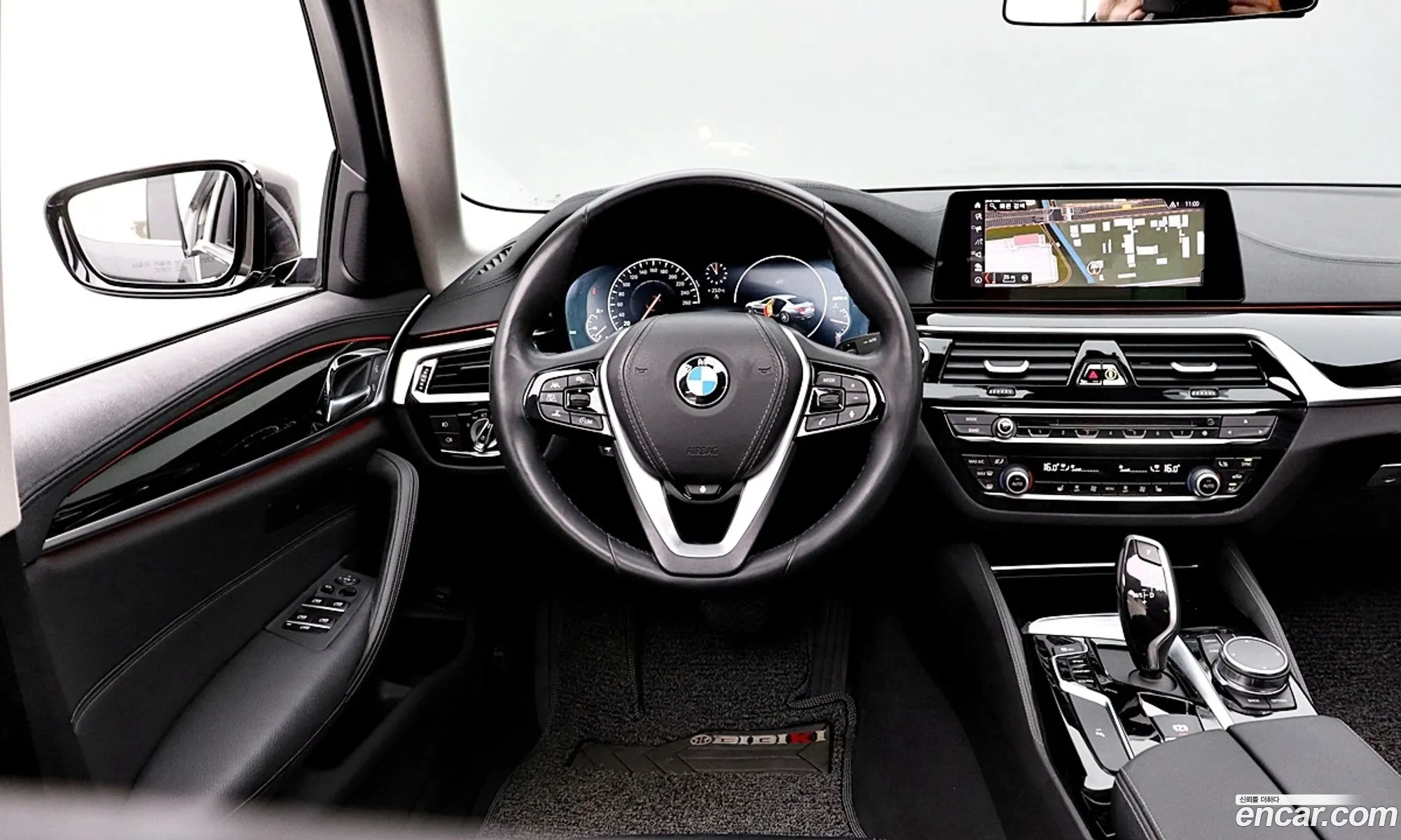 BMW 5 Series 2019 — 17