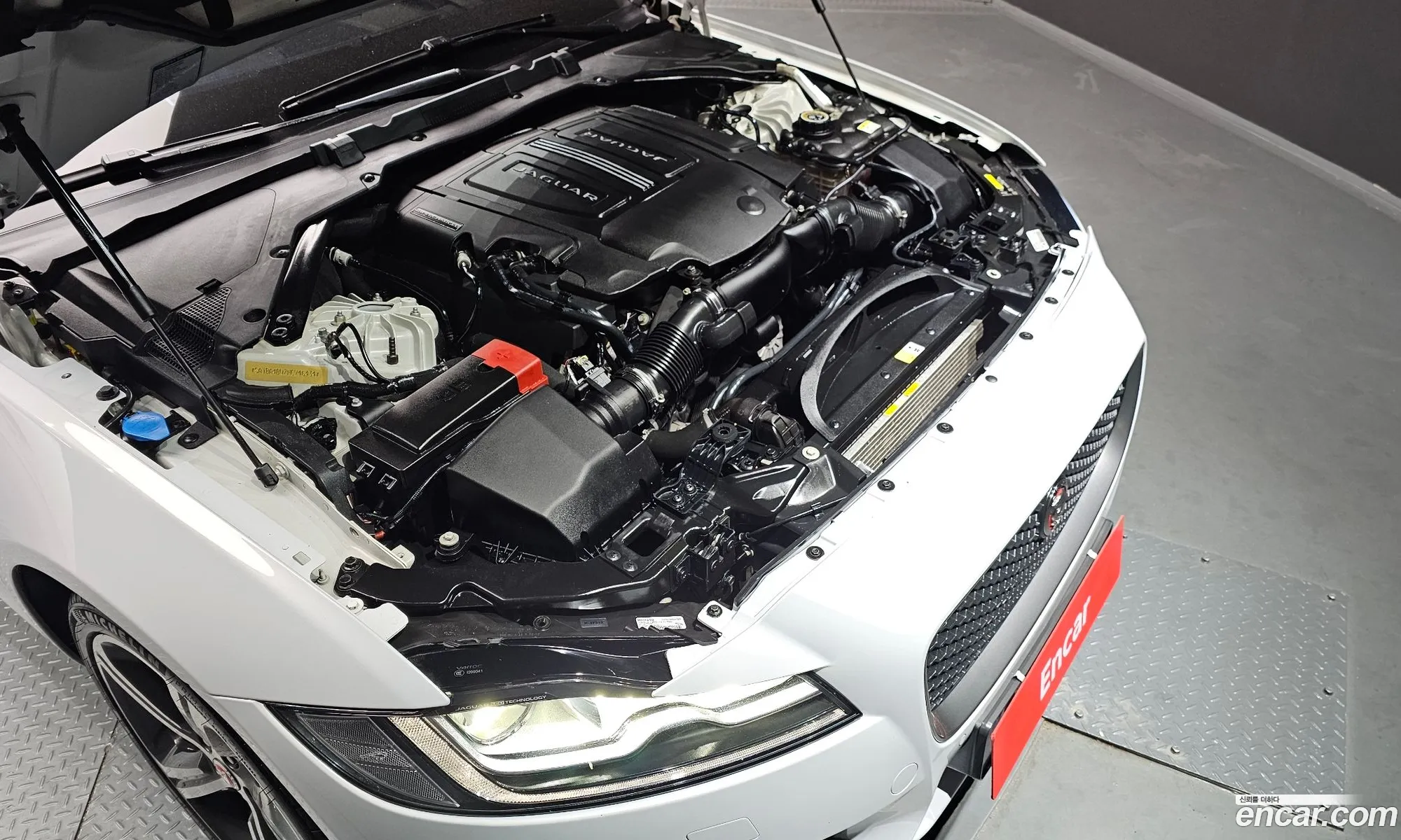 Jaguar XF 2017 — 11
