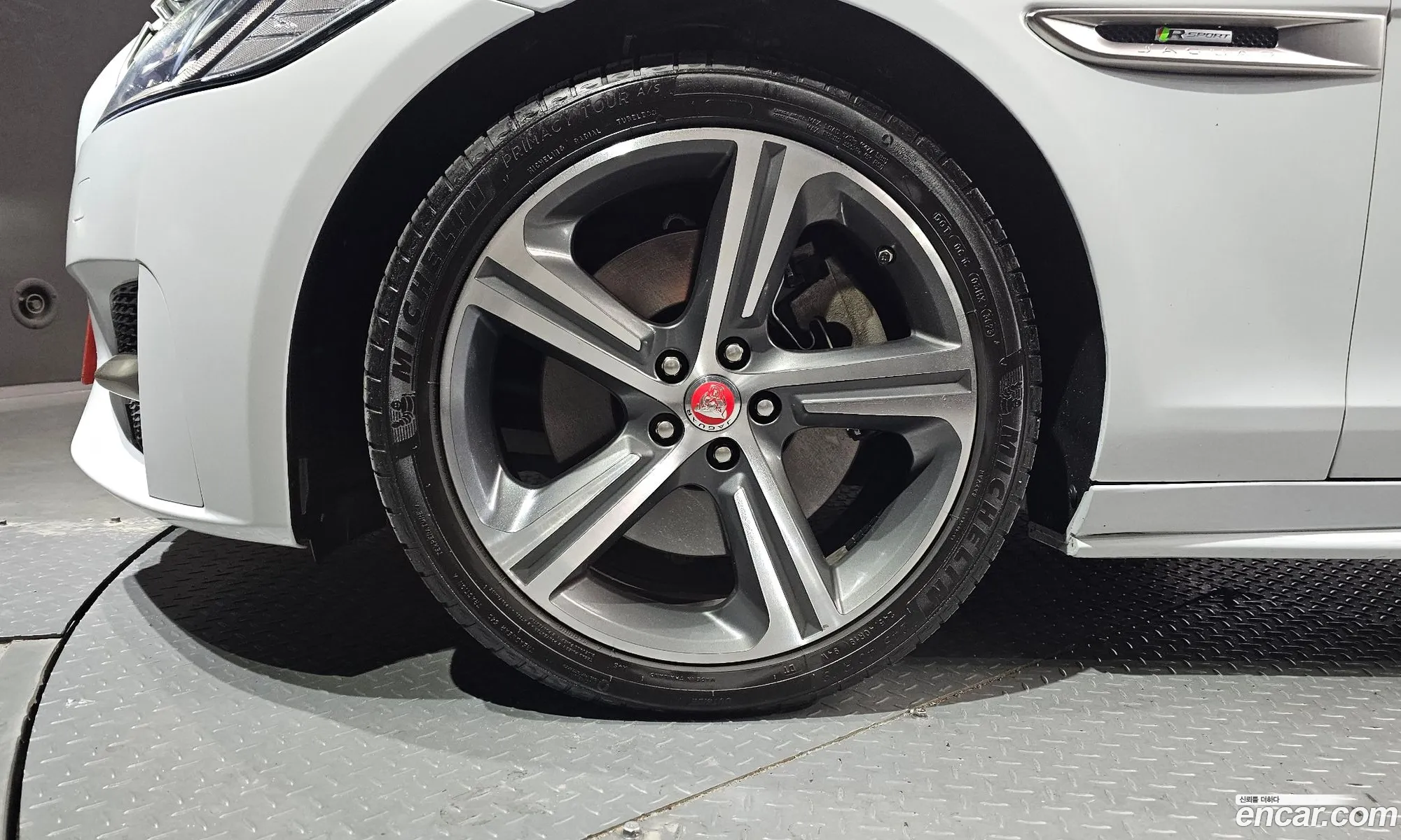 Jaguar XF 2017 — 18